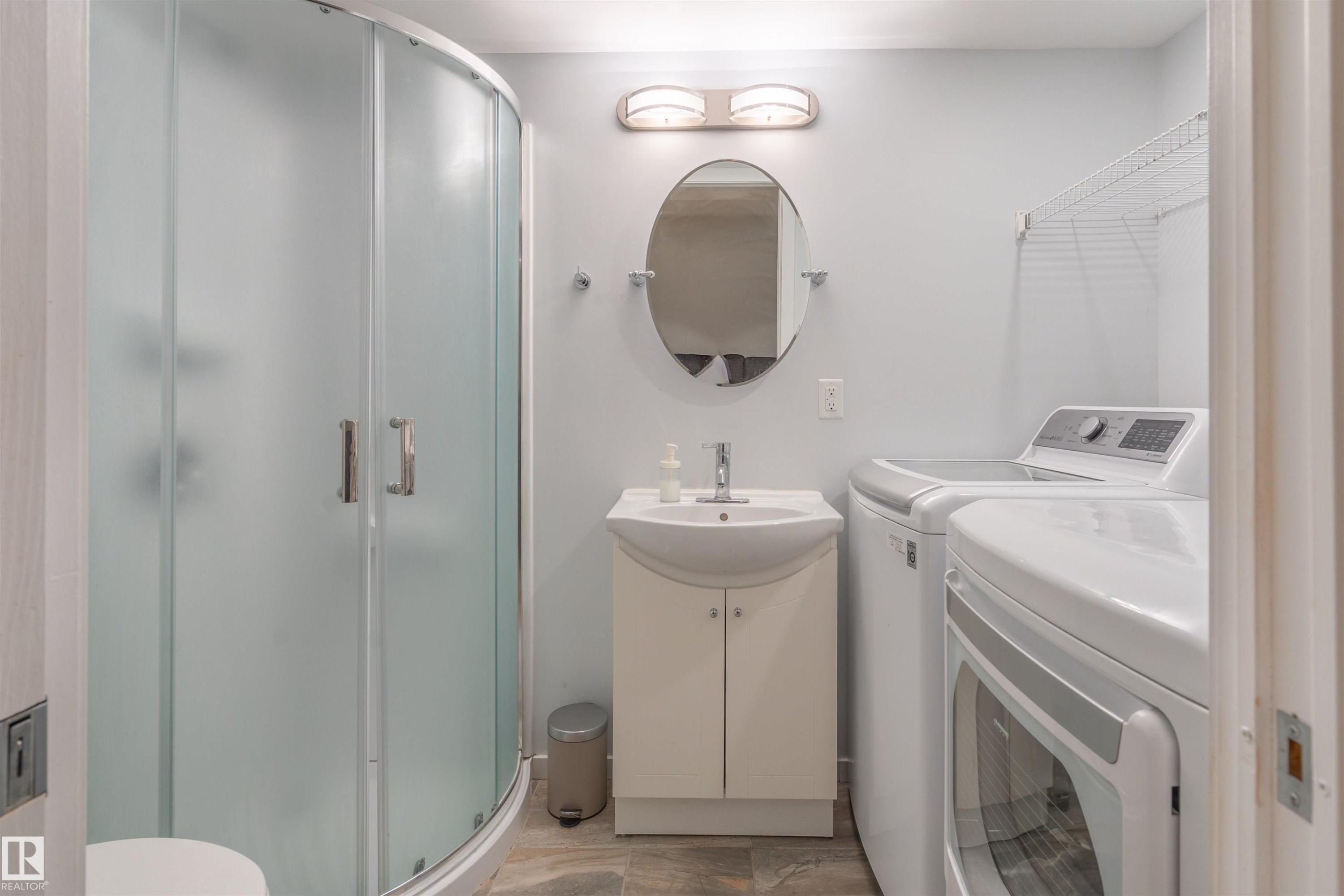 165 62 Street Sw, Edmonton, AB - Indoor Photo Showing Bathroom