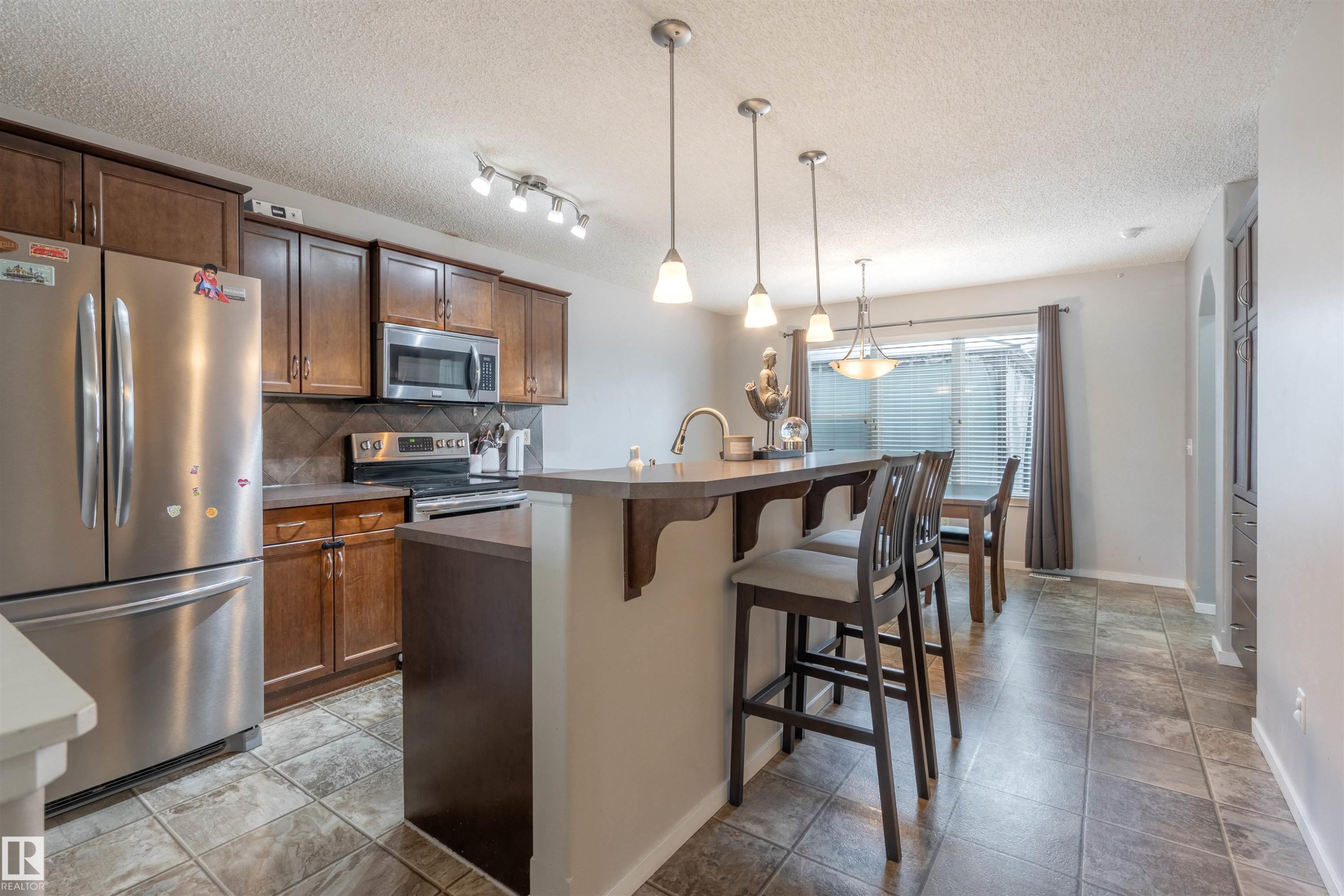 165 62 Street Sw, Edmonton, AB - Indoor Photo Showing Kitchen