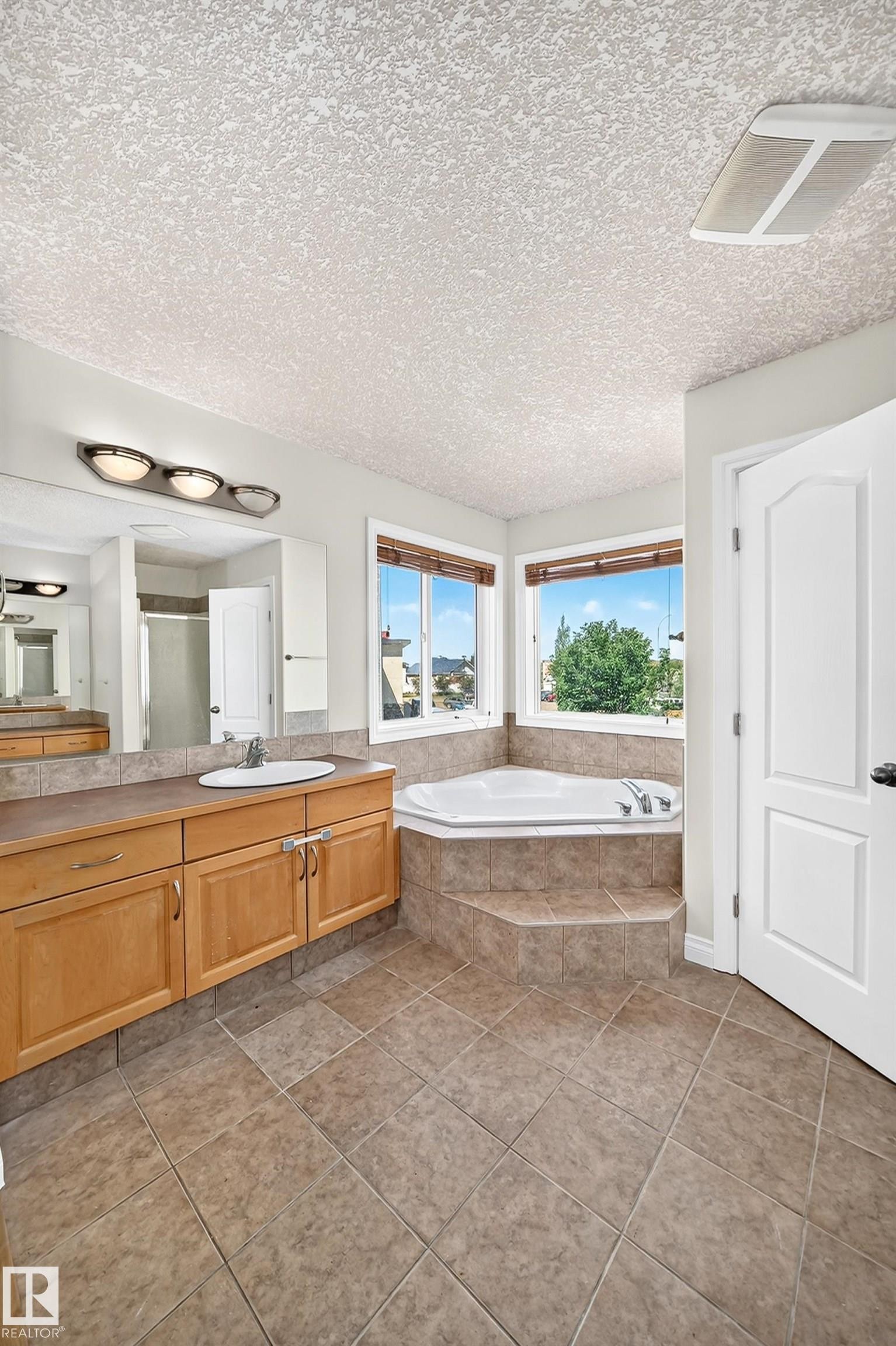 16616 70 Street Nw, Edmonton, AB