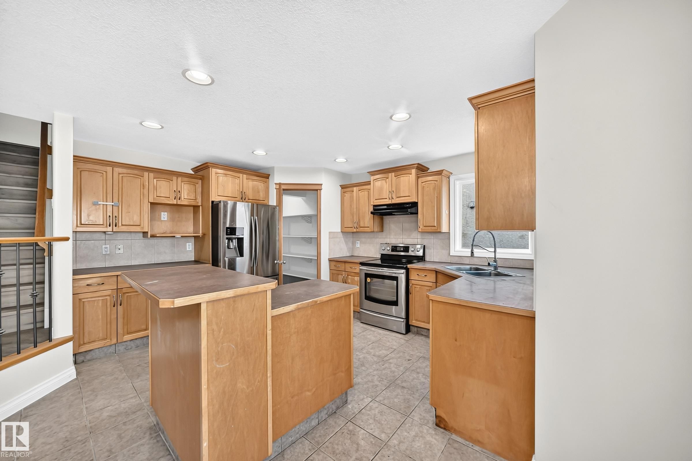 16616 70 Street Nw, Edmonton, AB