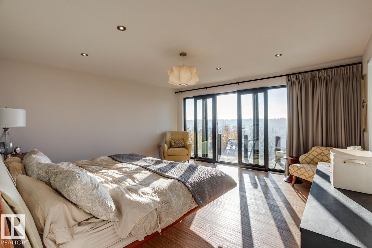 15309 Rio Terrace Drive Nw, Edmonton, AB - Indoor Photo Showing Bedroom