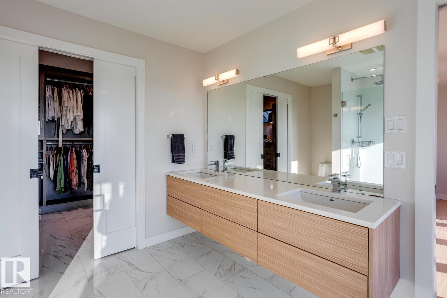 15309 Rio Terrace Drive Nw, Edmonton, AB - Indoor Photo Showing Bathroom