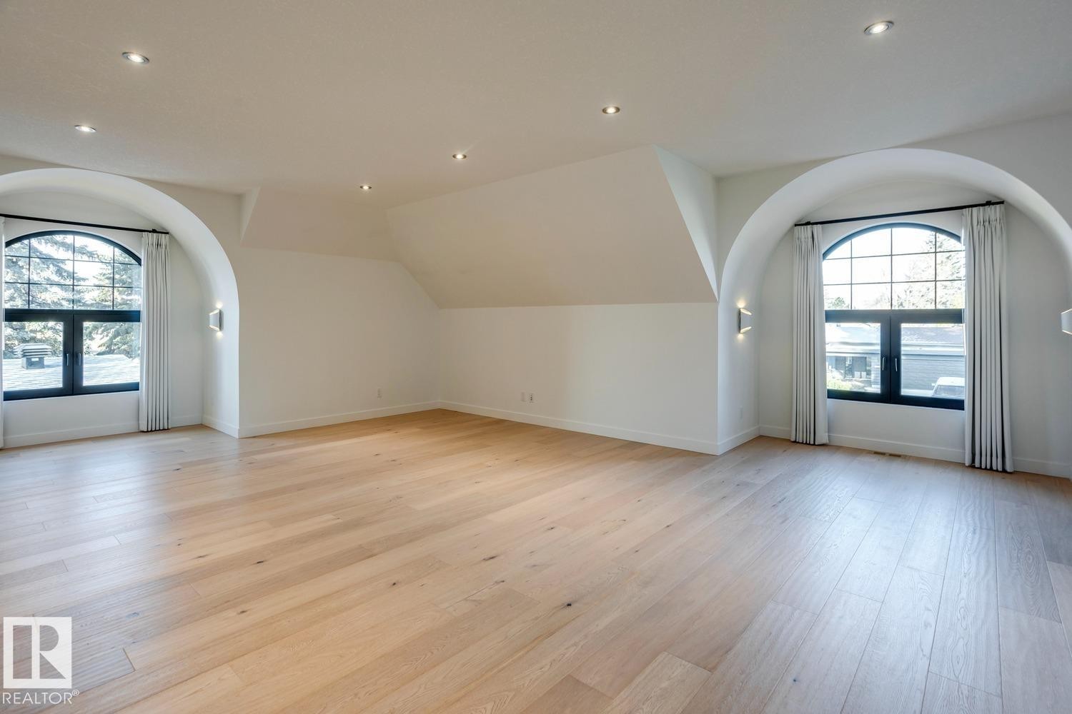 15309 Rio Terrace Drive Nw, Edmonton, AB - Indoor Photo Showing Other Room