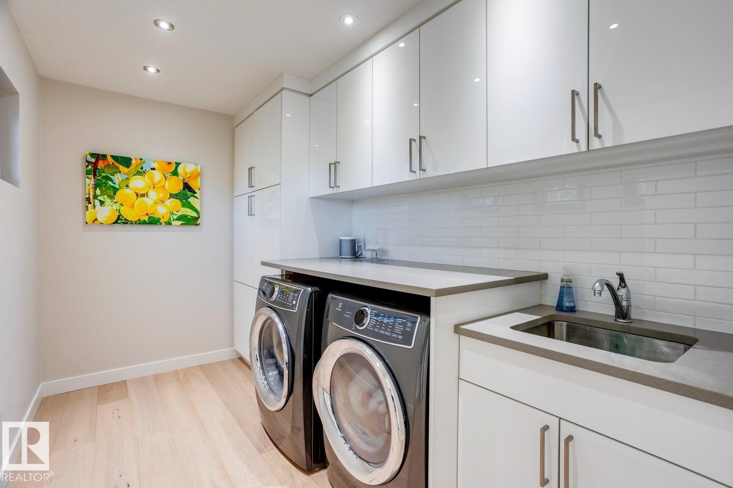15309 Rio Terrace Drive Nw, Edmonton, AB - Indoor Photo Showing Laundry Room
