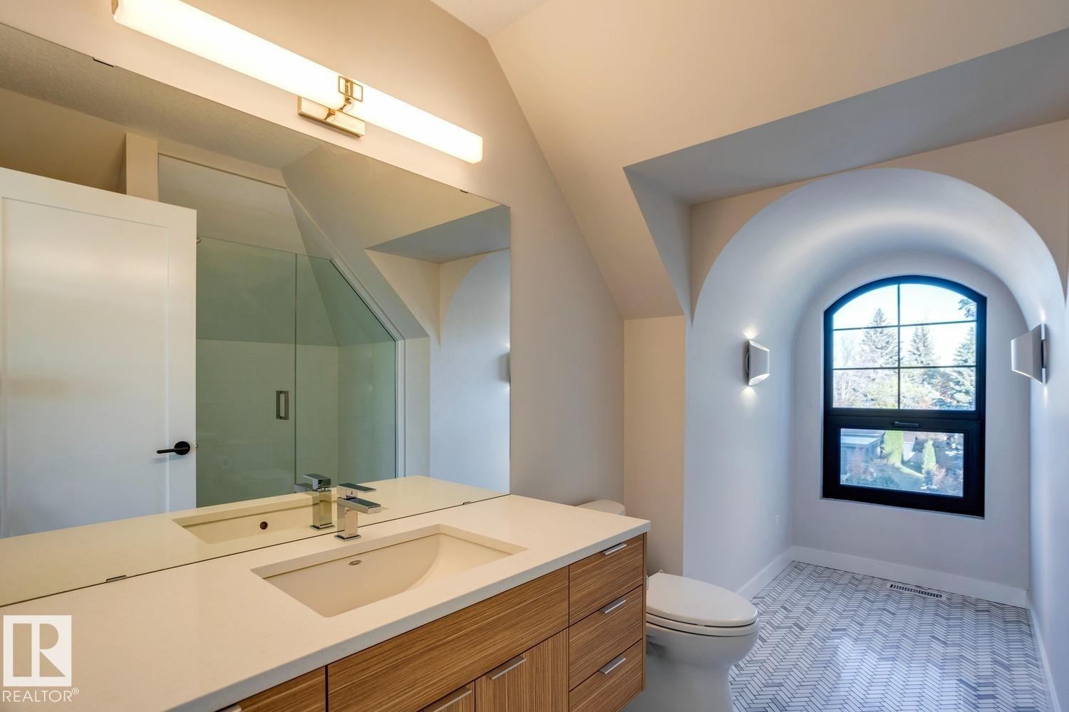 15309 Rio Terrace Drive Nw, Edmonton, AB - Indoor Photo Showing Bathroom