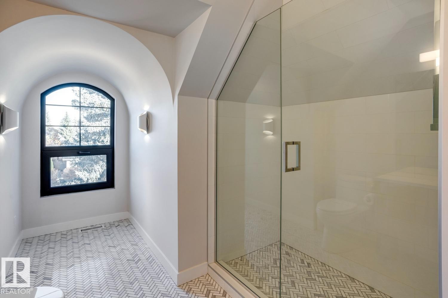 15309 Rio Terrace Drive Nw, Edmonton, AB - Indoor Photo Showing Bathroom