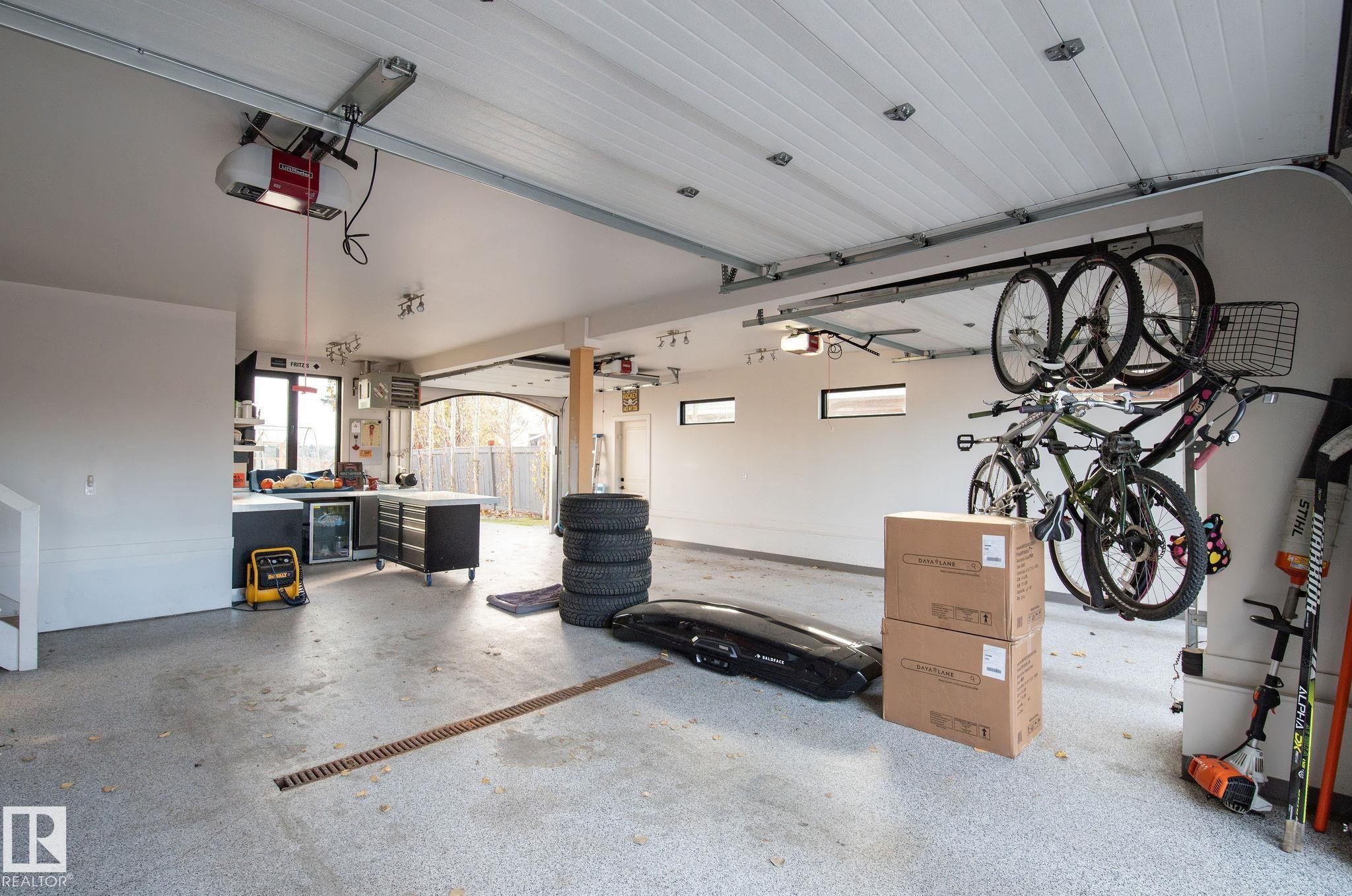 15309 Rio Terrace Drive Nw, Edmonton, AB - Indoor Photo Showing Garage