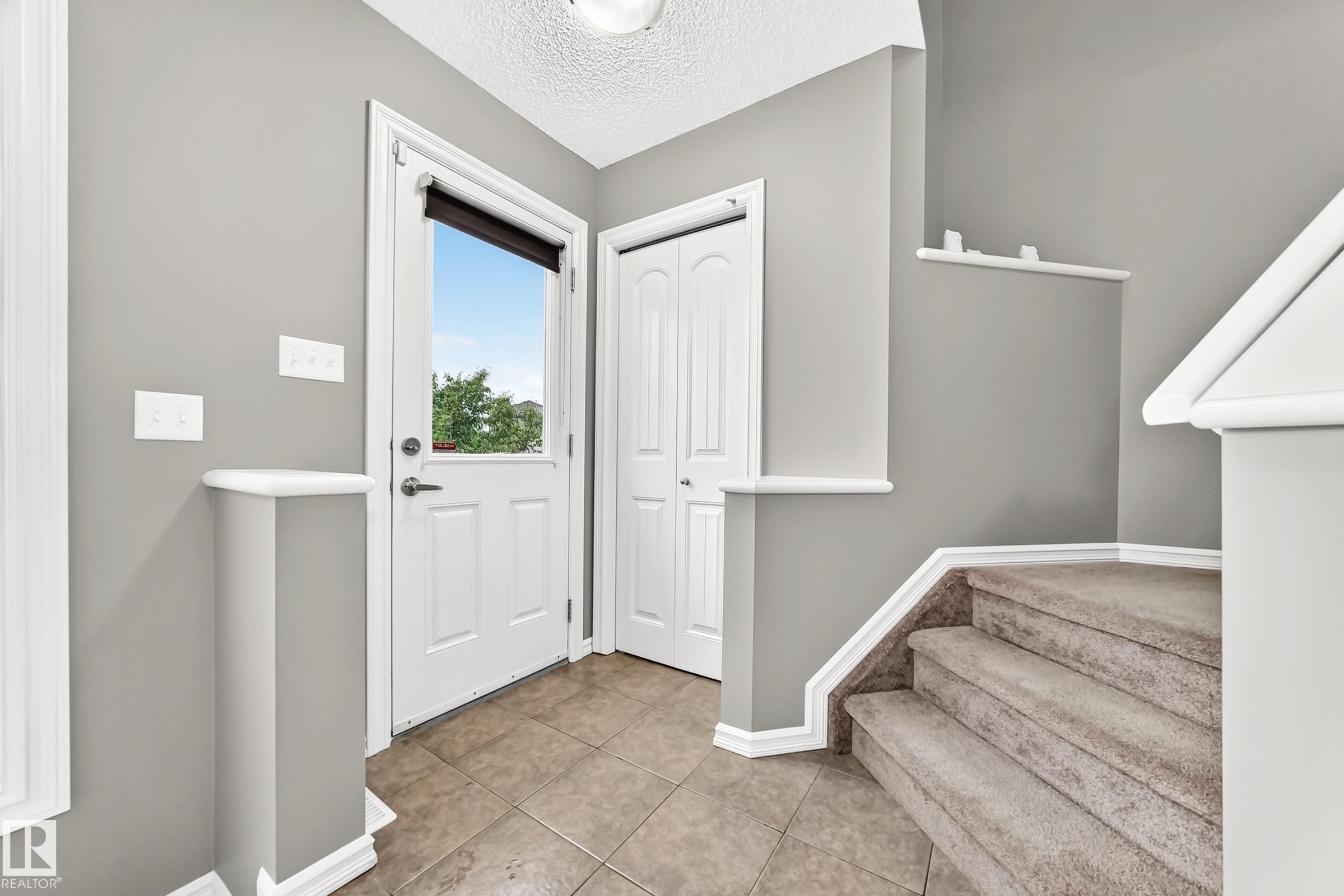 5233 2A Avenue Sw, Edmonton, AB - Indoor Photo Showing Other Room