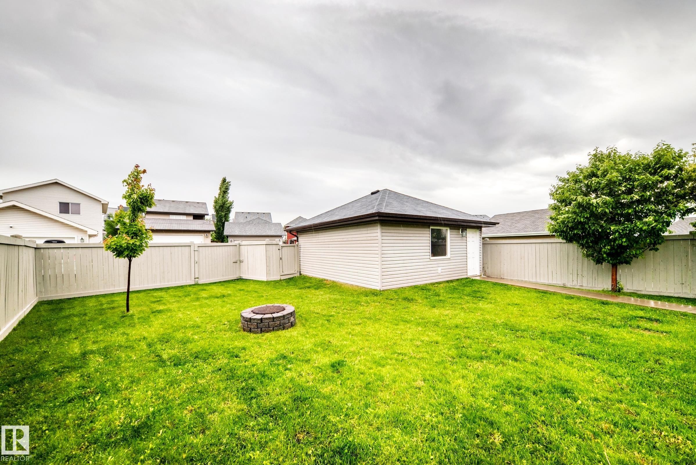 5233 2A Avenue Sw, Edmonton, AB - Outdoor With Backyard