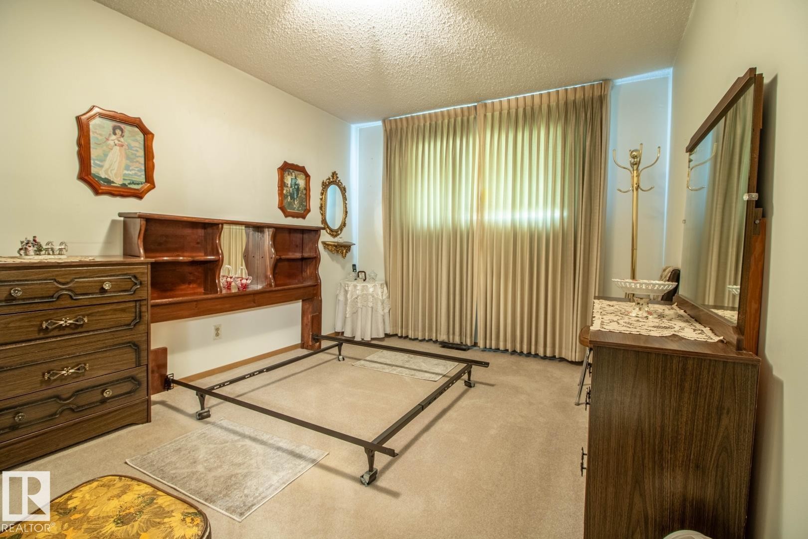 14107 58 Street Nw, Edmonton, AB - Indoor Photo Showing Other Room