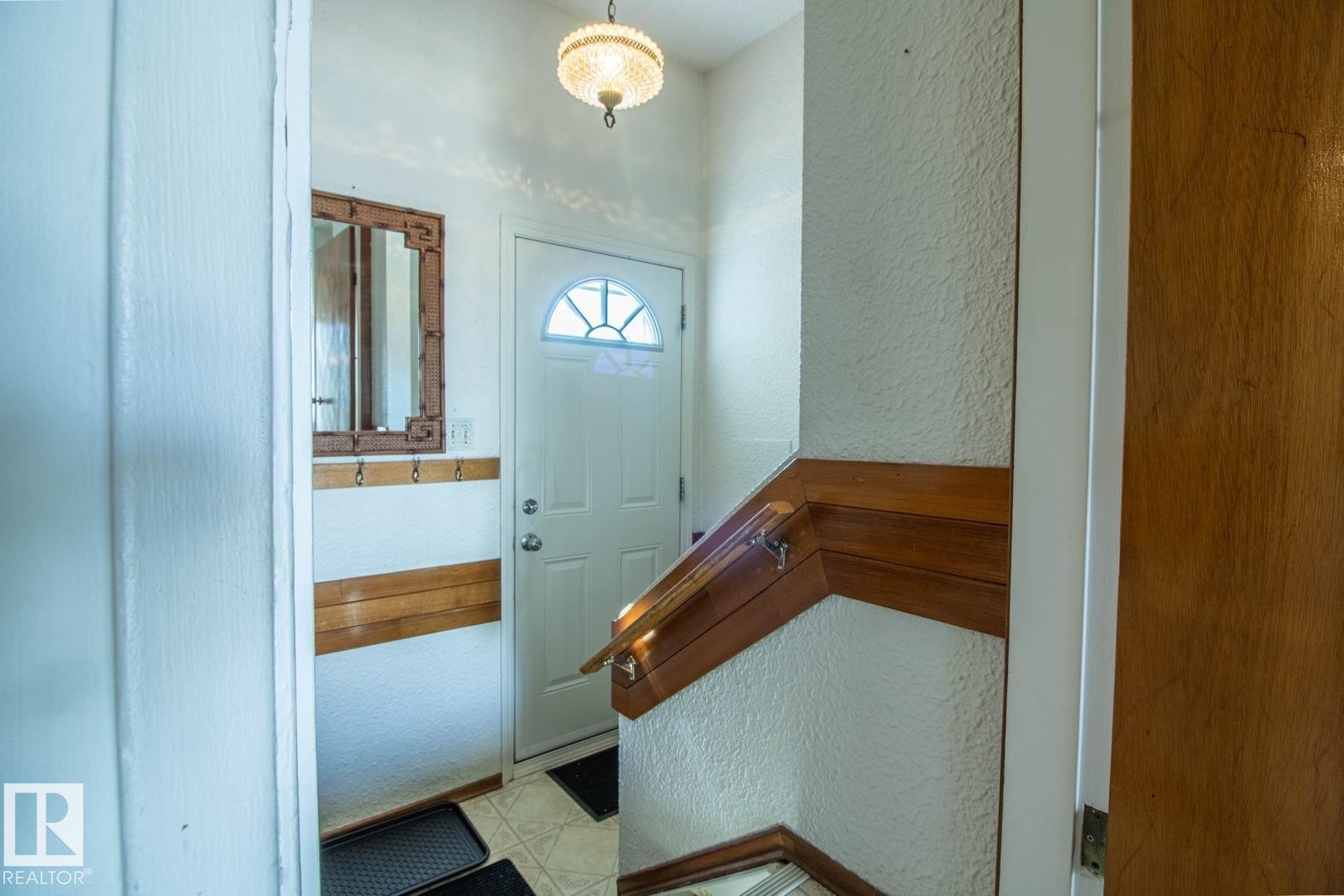 14107 58 Street Nw, Edmonton, AB - Indoor Photo Showing Other Room