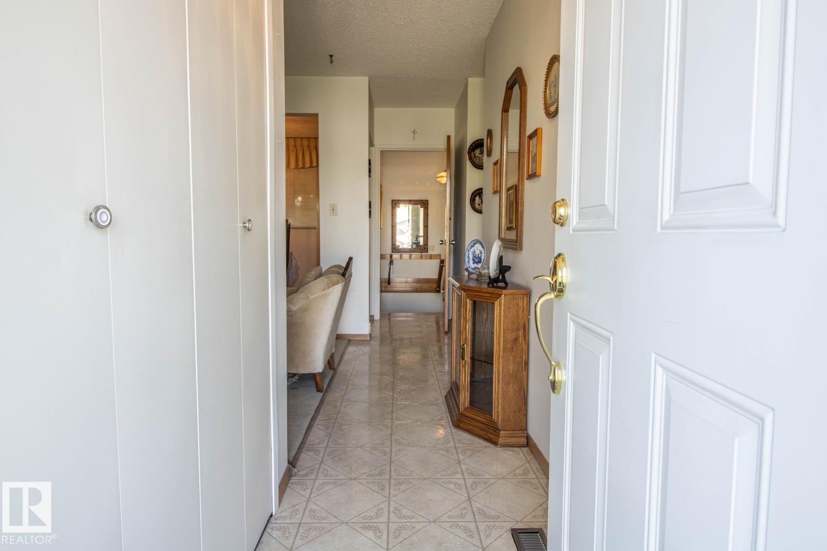 14107 58 Street Nw, Edmonton, AB - Indoor Photo Showing Other Room