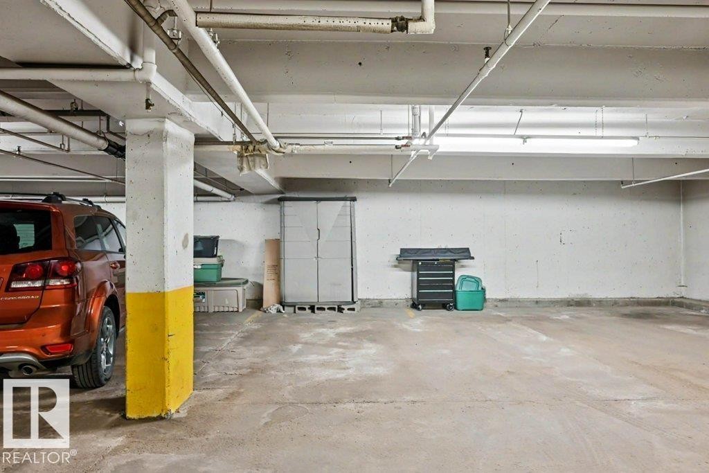 401 10827 85 Avenue, Edmonton, AB - Indoor Photo Showing Garage