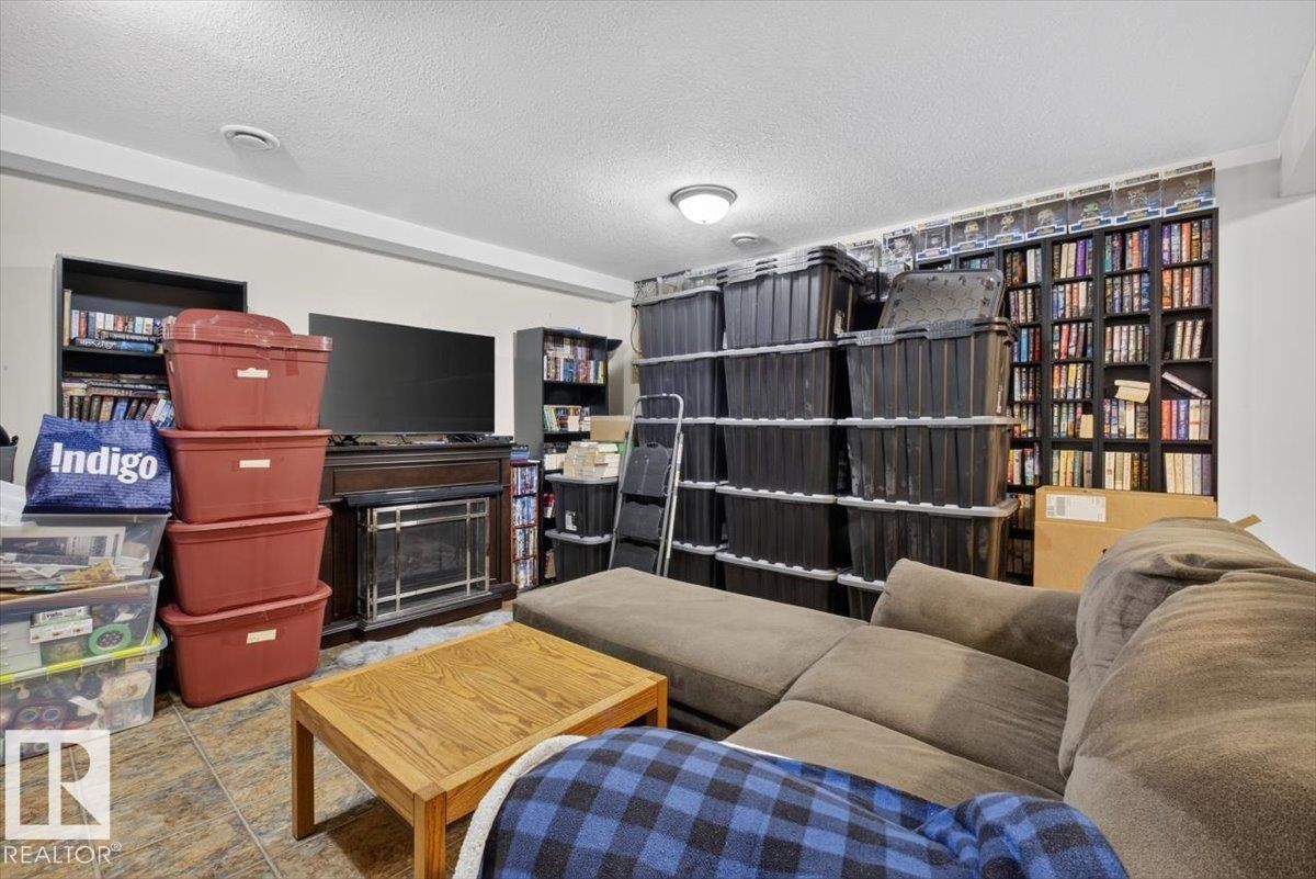 Image quality insufficient for description - 27 Walden Park, St. Albert, AB