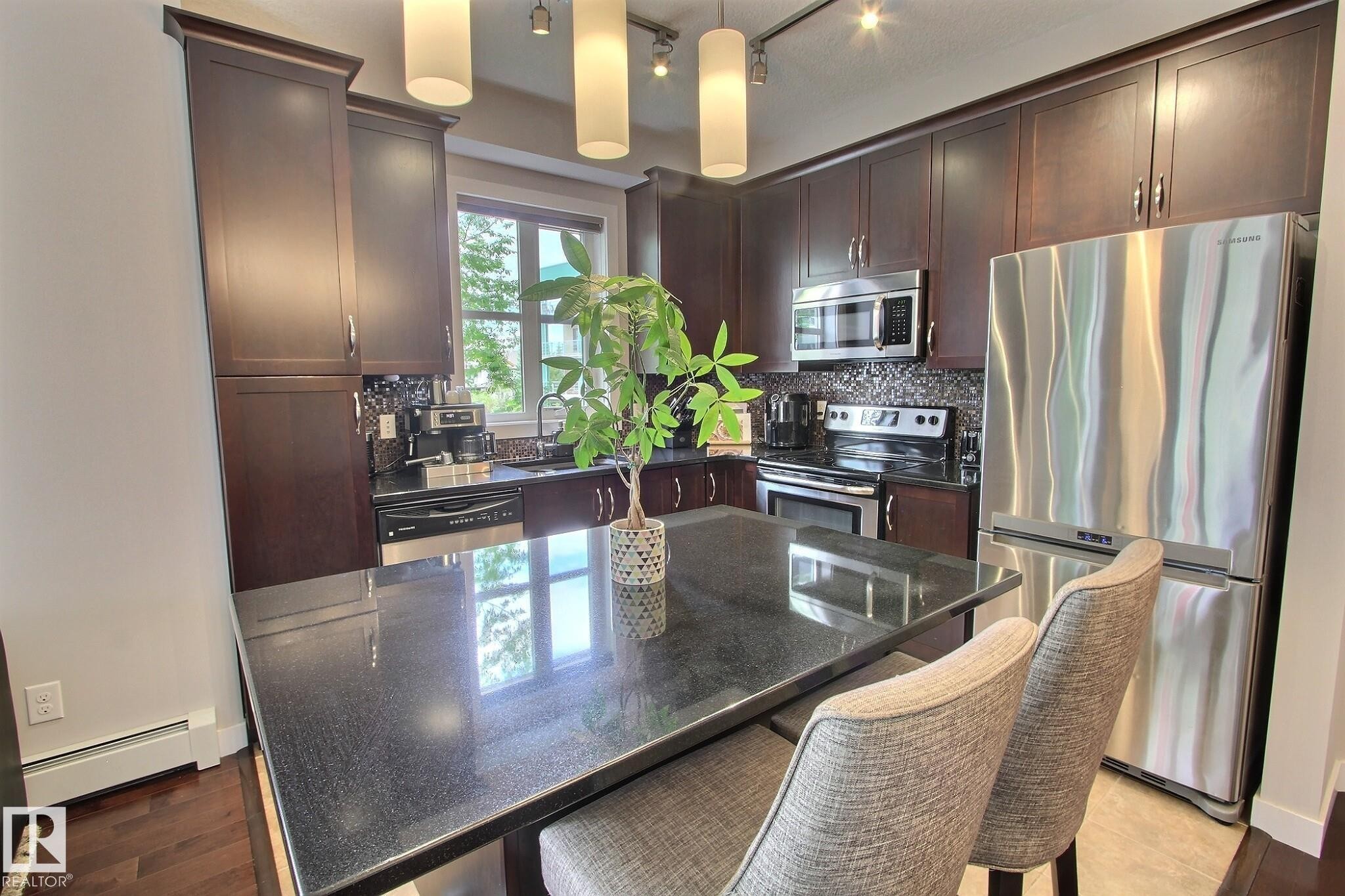 #206 2584 Anderson Wy Sw, Edmonton, AB - Indoor Photo Showing Kitchen