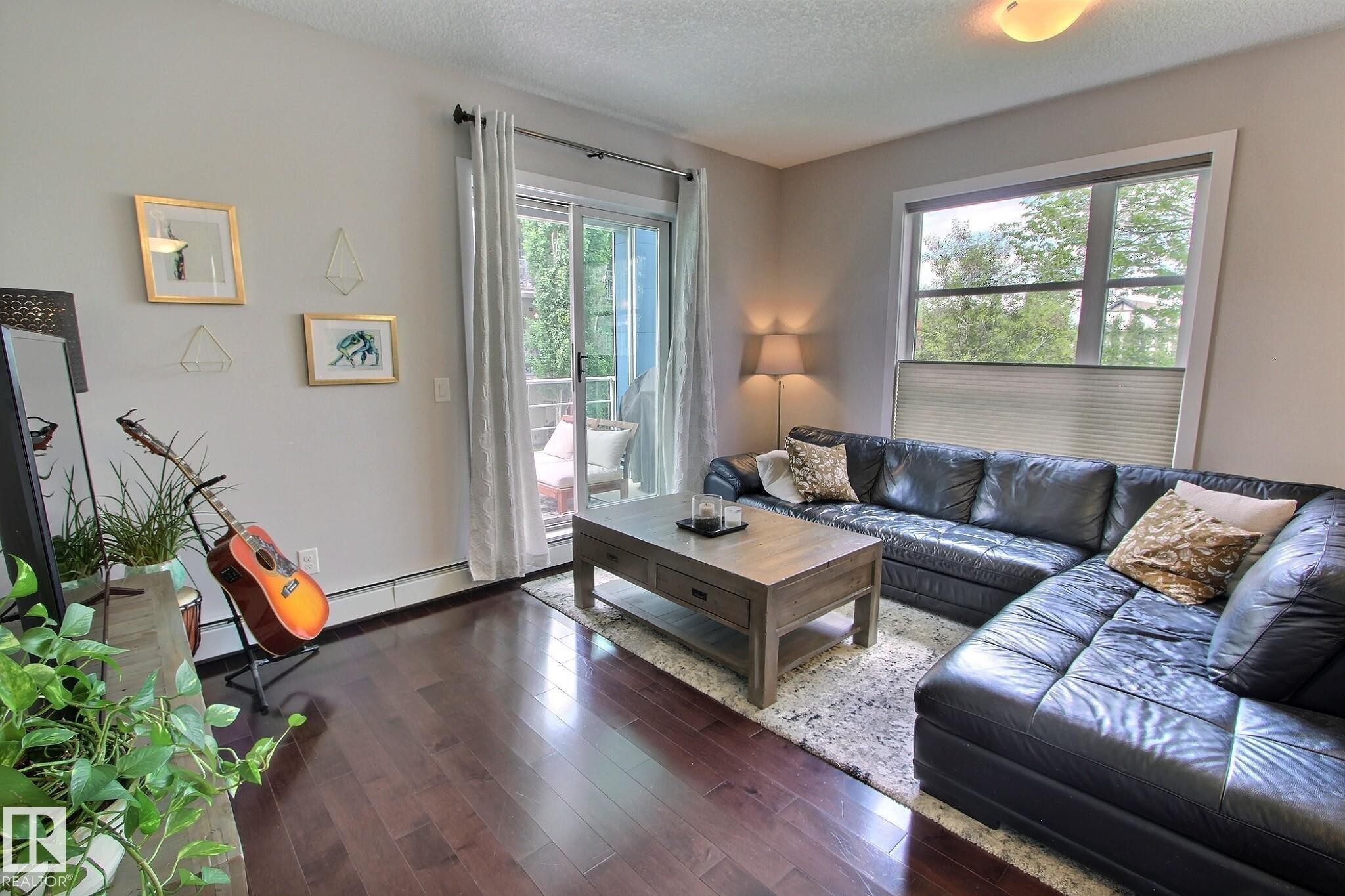 #206 2584 Anderson Wy Sw, Edmonton, AB - Indoor Photo Showing Living Room