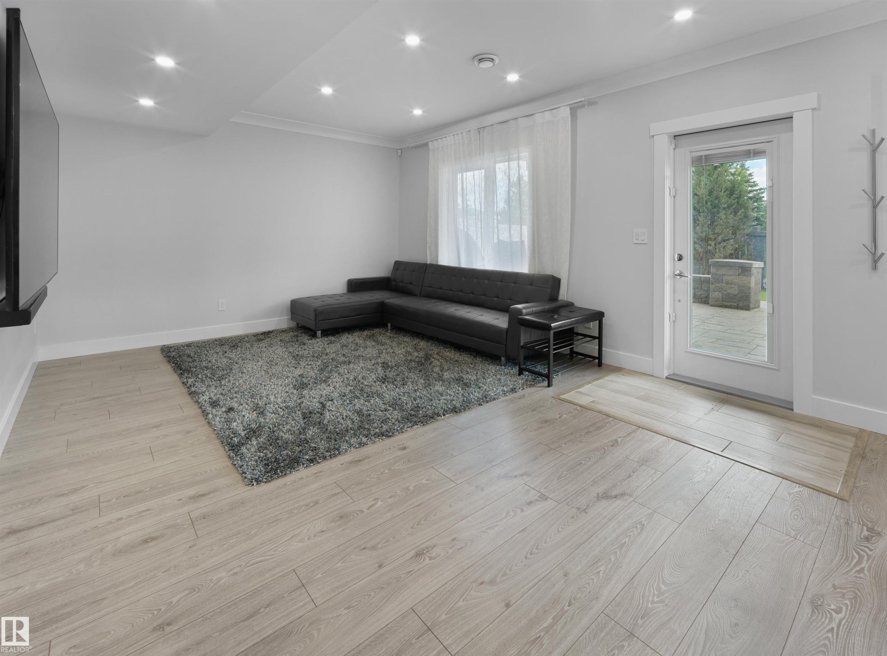 16011 46 Street, Edmonton, AB