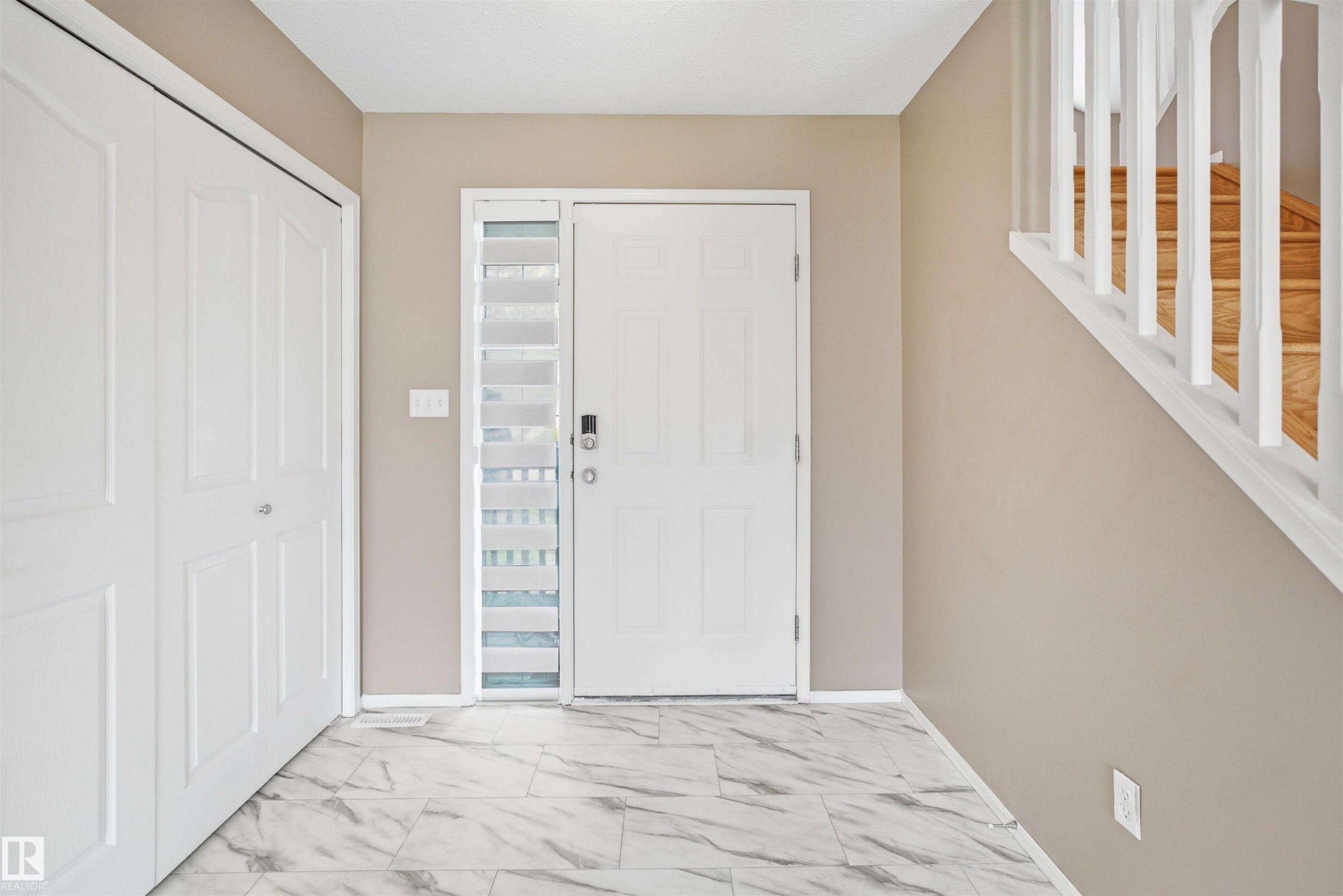 2610 33A Street, Edmonton, AB - Indoor Photo Showing Other Room