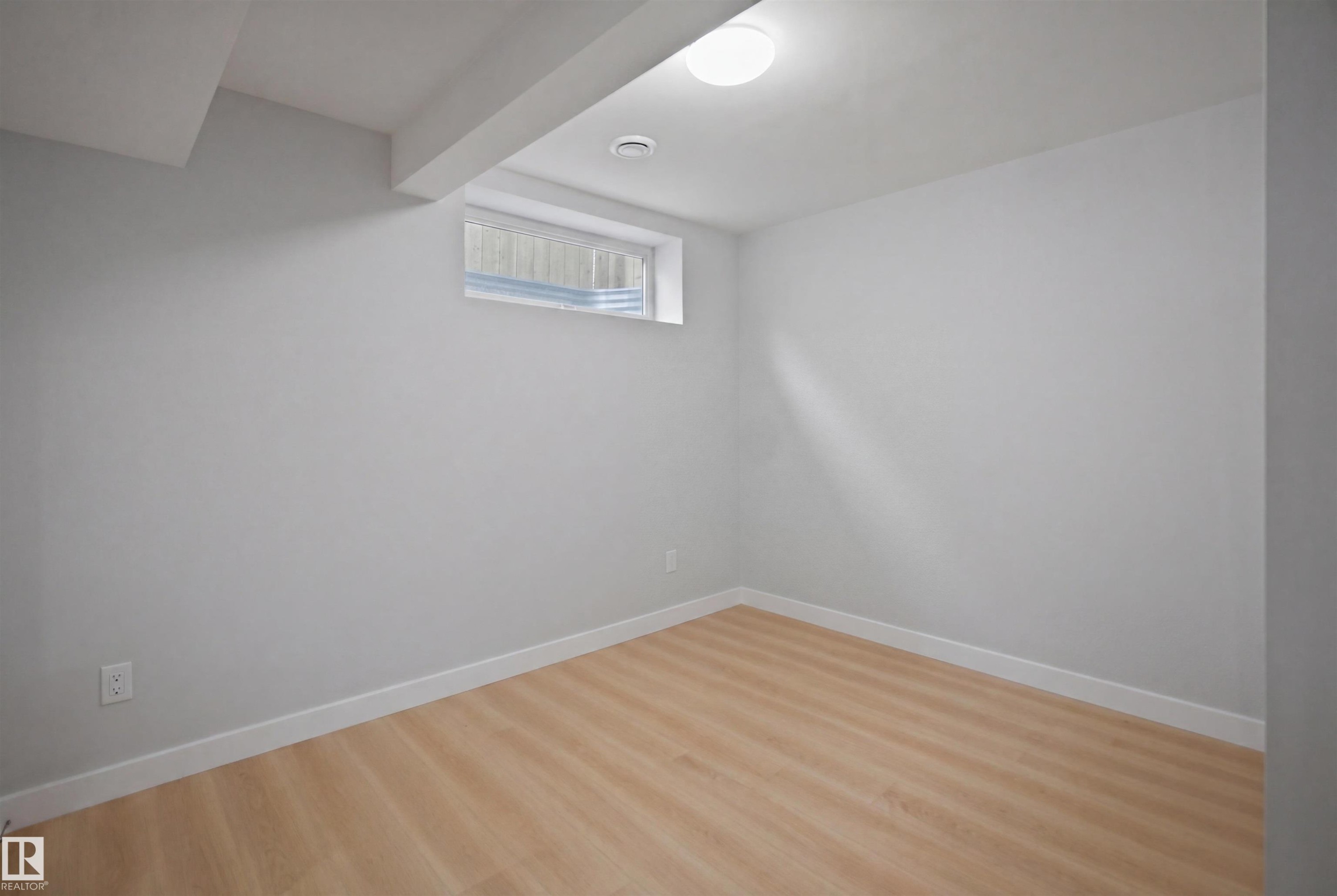 2610 33A Street, Edmonton, AB - Indoor Photo Showing Other Room