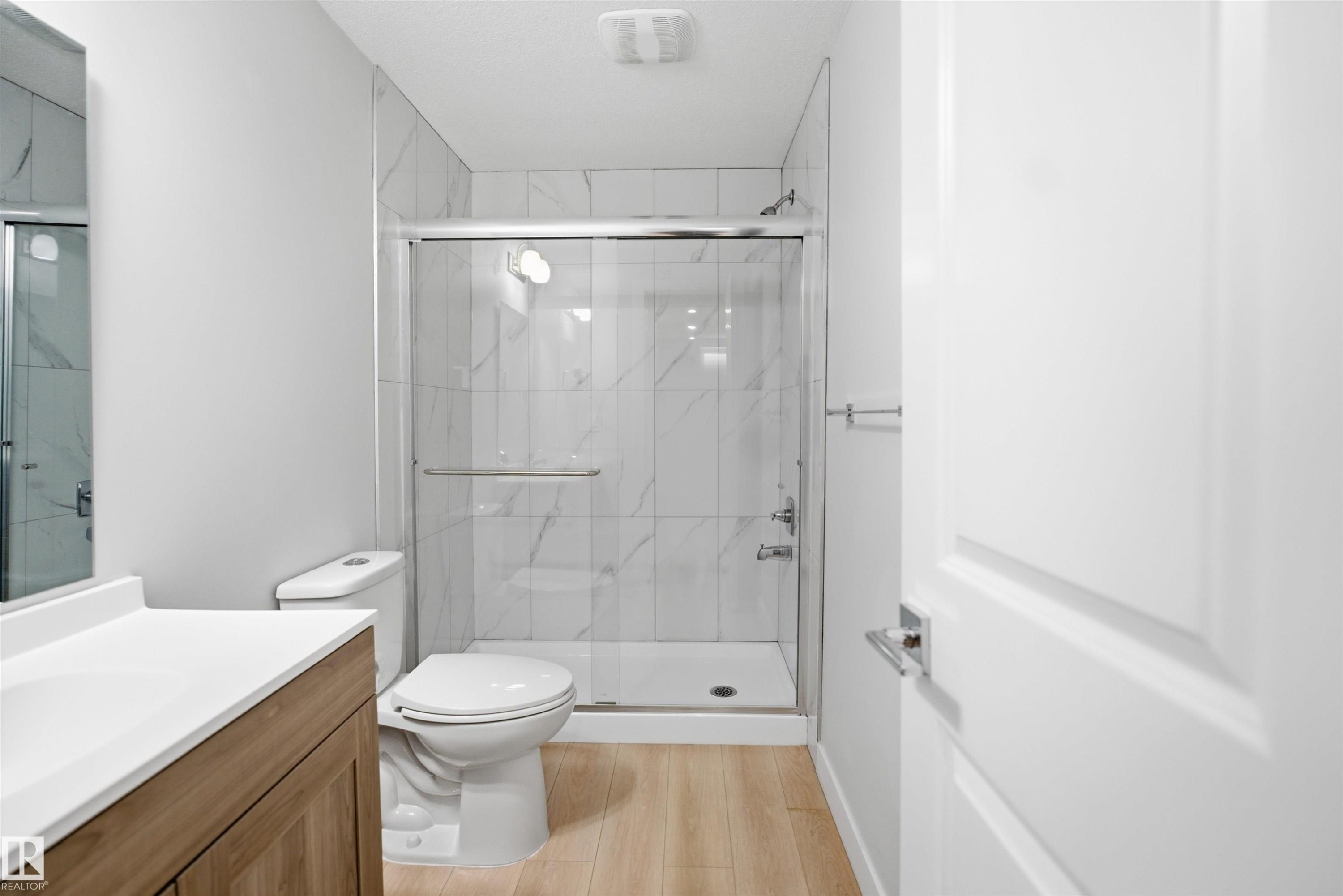 2610 33A Street, Edmonton, AB - Indoor Photo Showing Bathroom