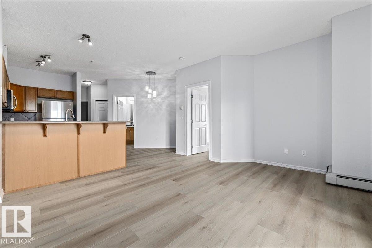 #314 226 Macewan Rd Sw, Edmonton, AB - Indoor Photo Showing Kitchen