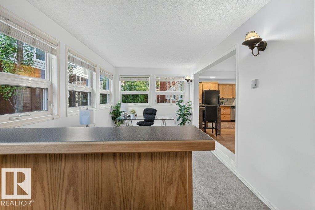 #3 10160 119 St Nw, Edmonton, AB - Indoor