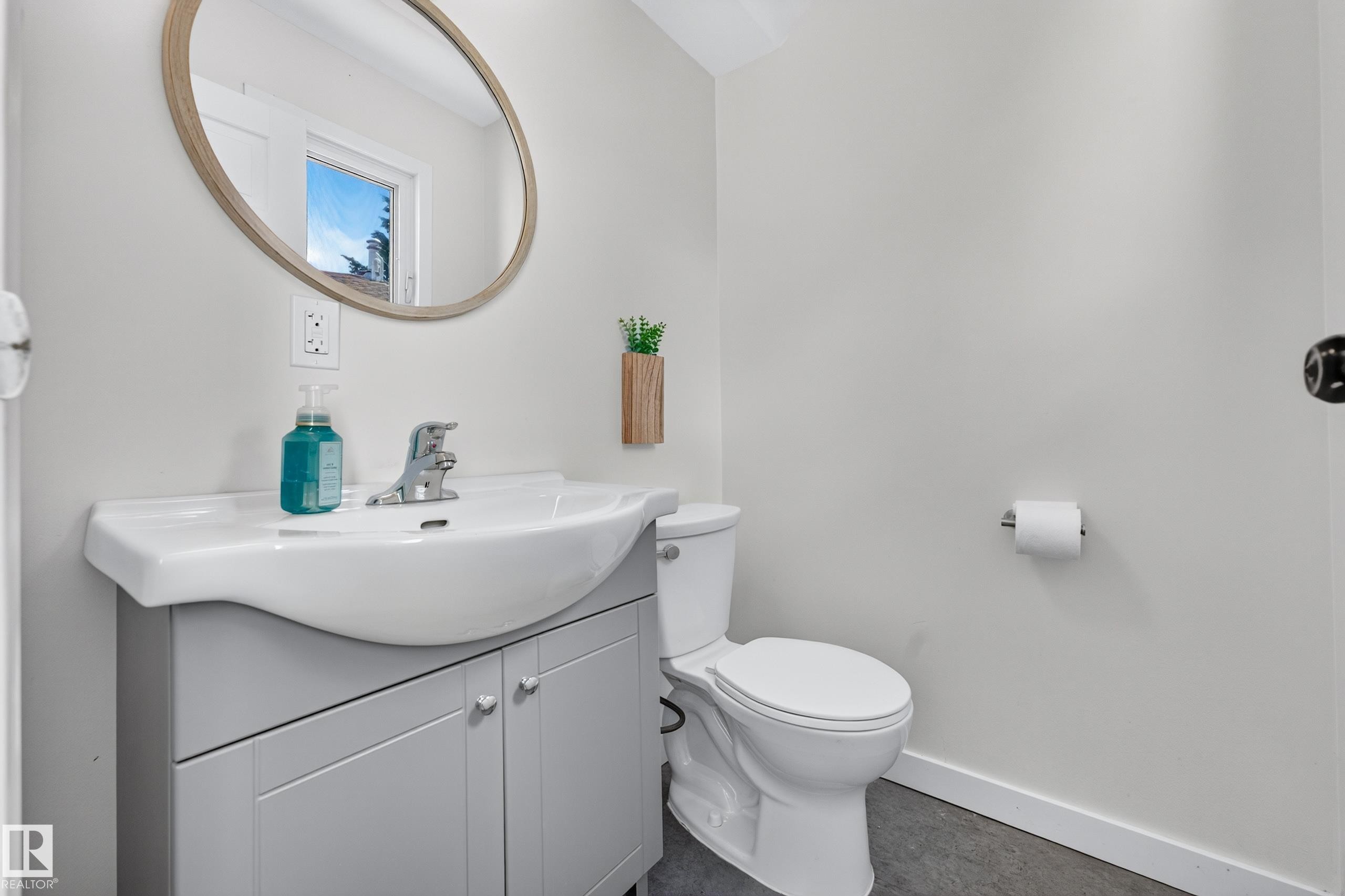 55 Ekota Crescent Nw, Edmonton, AB - Indoor Photo Showing Bathroom