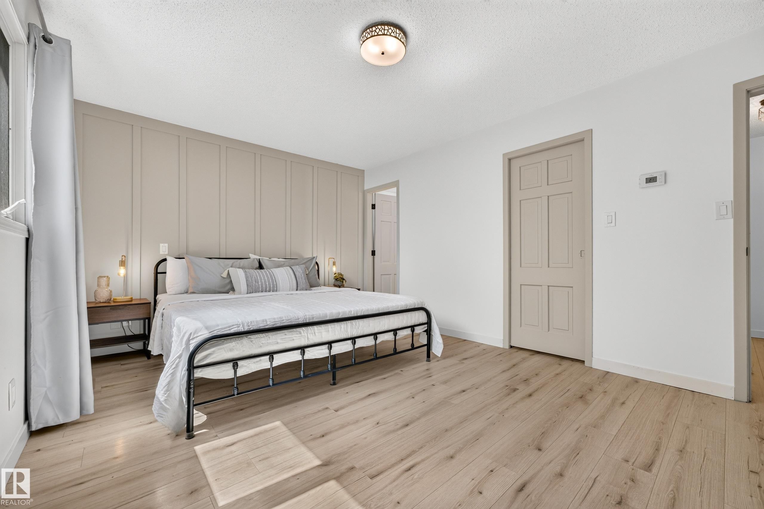 55 Ekota Crescent Nw, Edmonton, AB - Indoor Photo Showing Bedroom