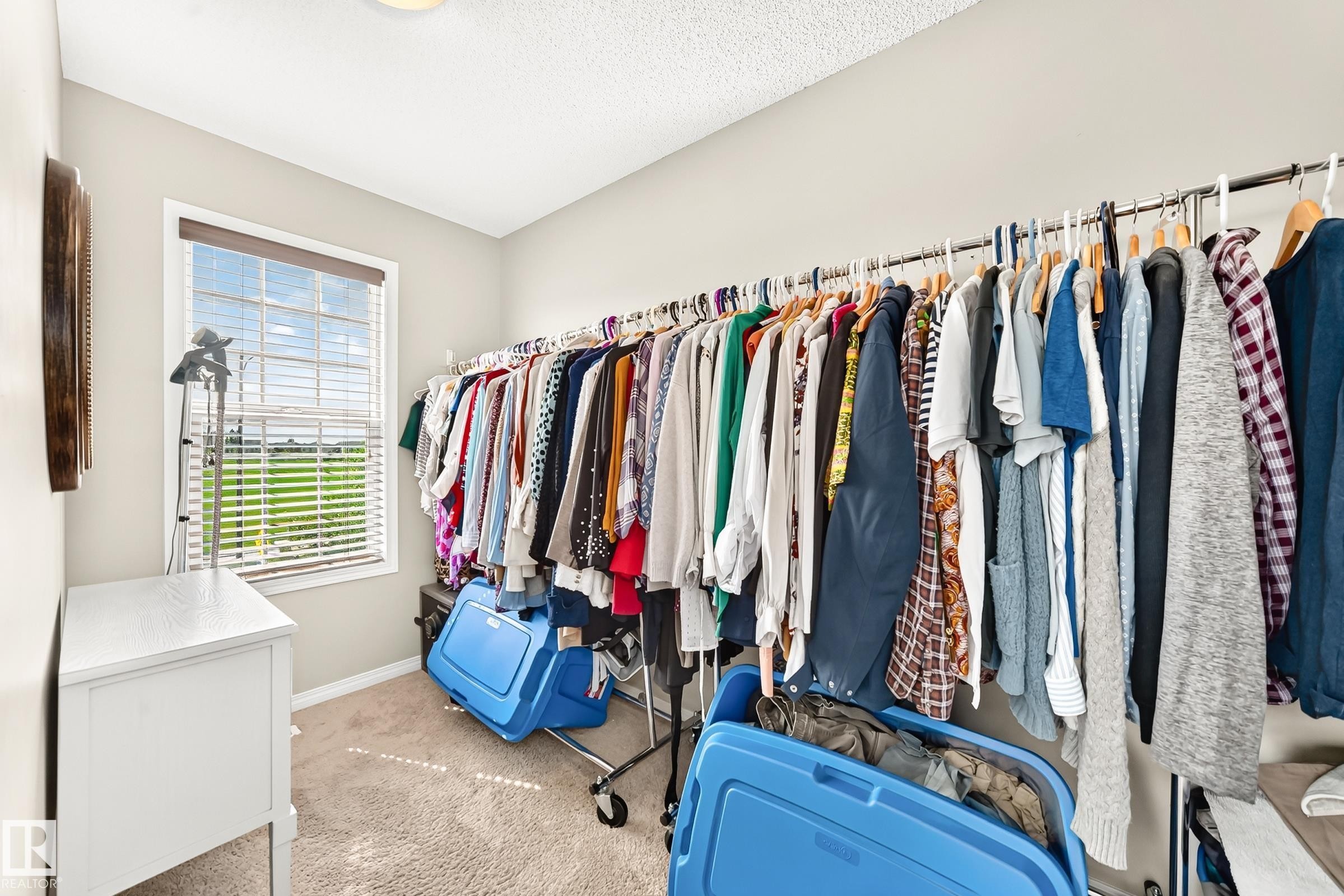 Image quality insufficient for description - 875 Chappelle Link Link Sw, Edmonton, AB