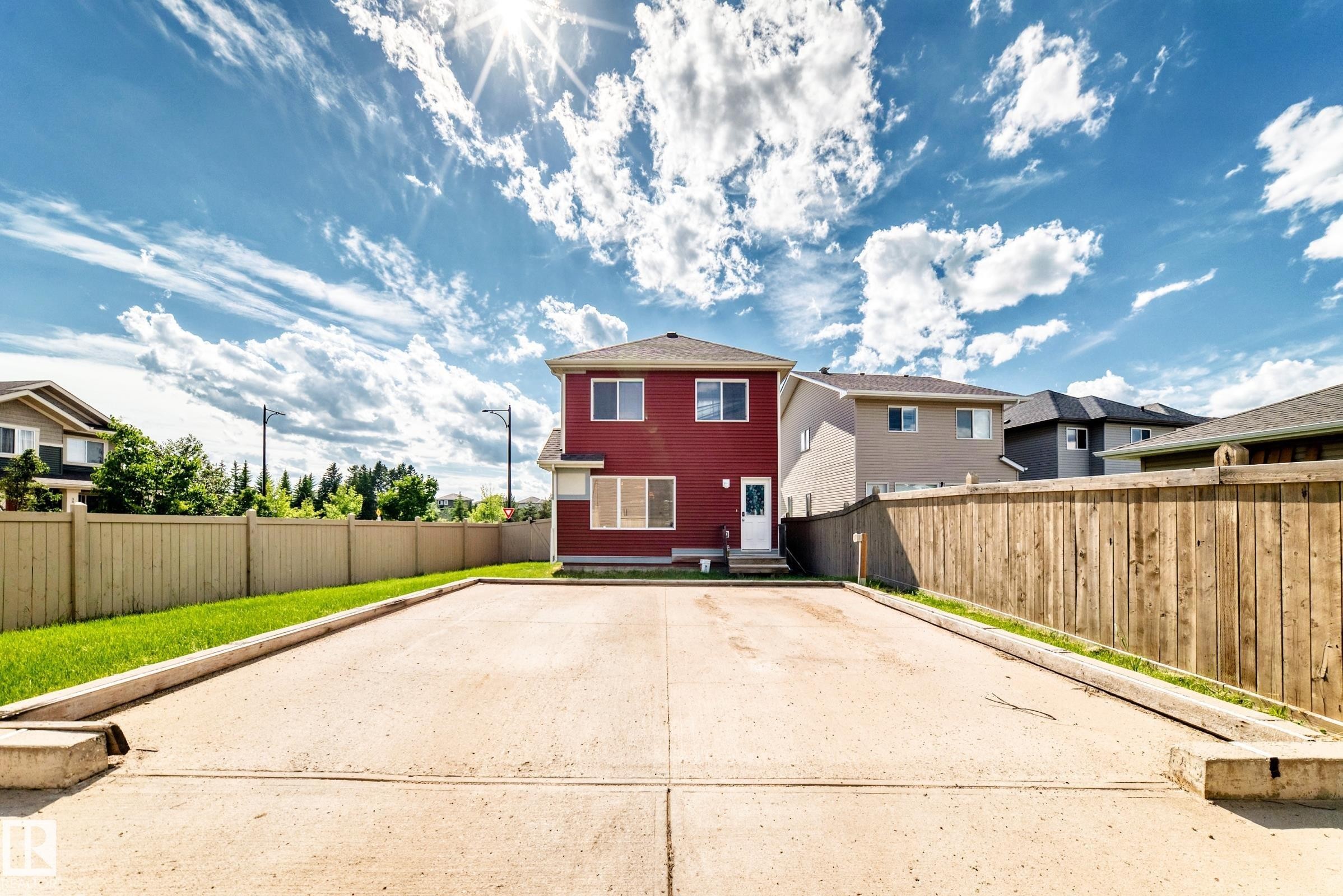 Expansive concrete pad, ideal for parking or outdoor activities - 875 Chappelle Link Link Sw, Edmonton, AB
