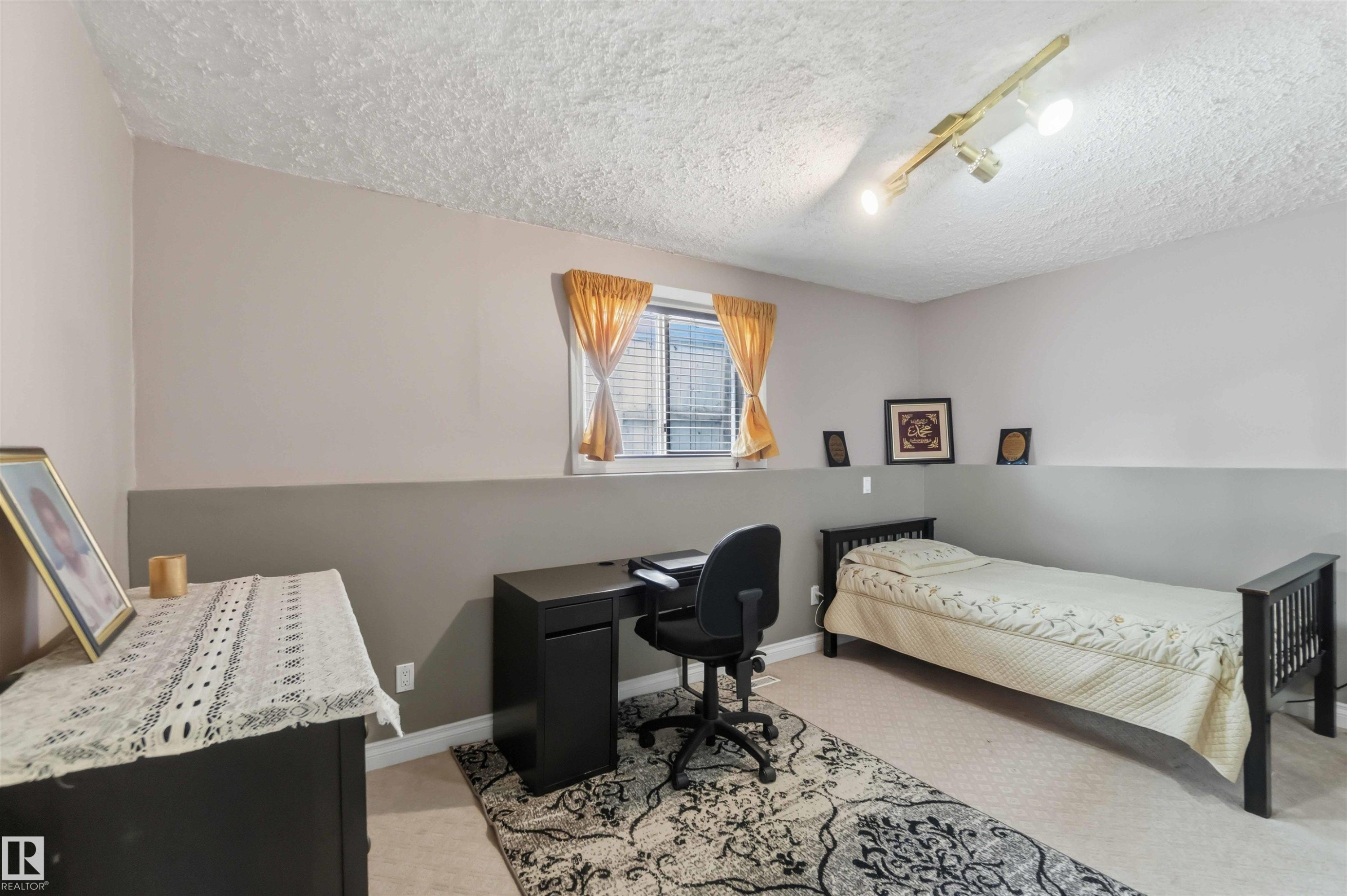 Carpeted room with a window featuring blinds and light-filtering drapes - 4428 11A Avenue Nw, Edmonton, AB - Indoor Photo Showing Bedroom