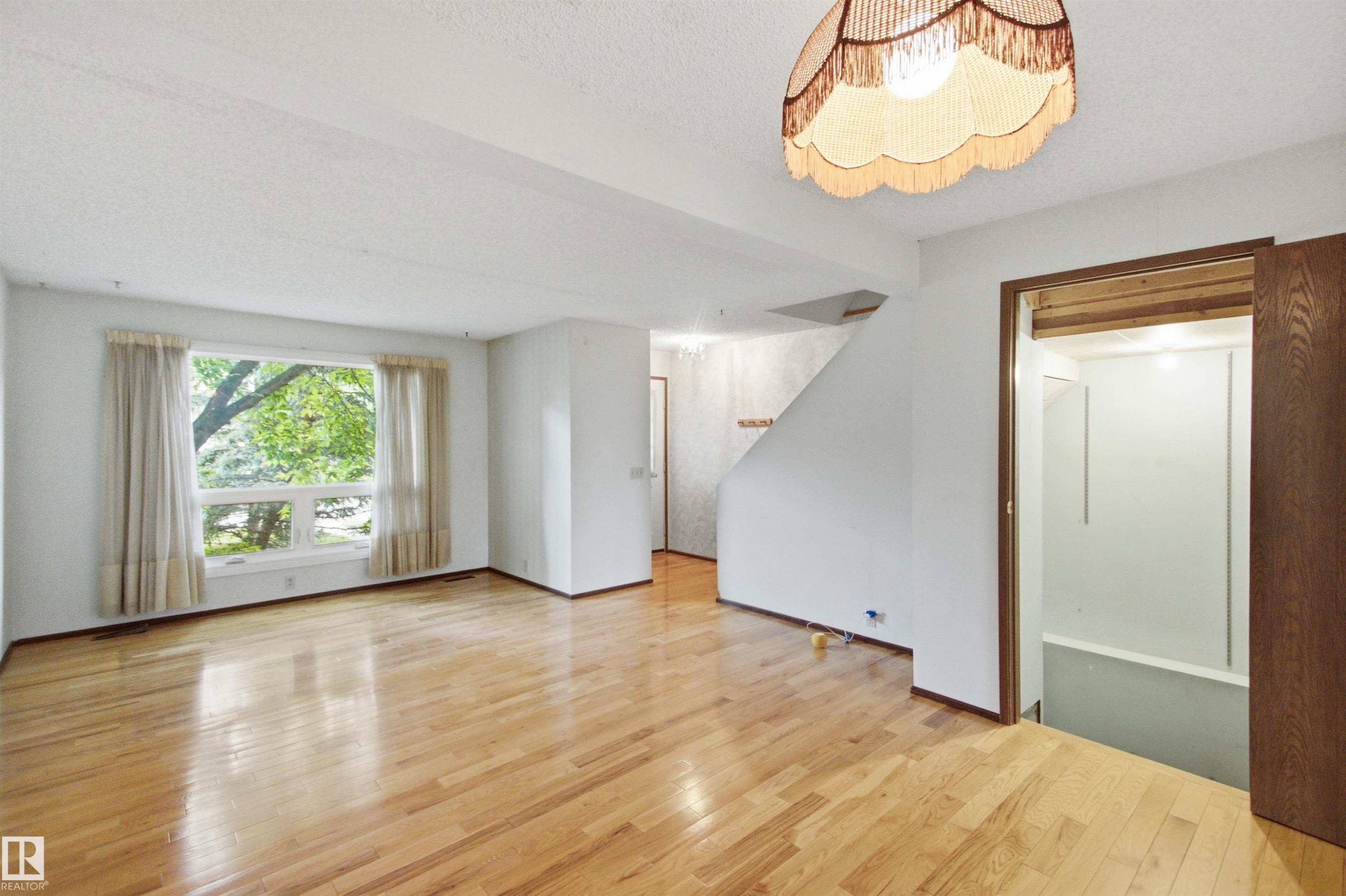 3310 48 Street, Edmonton, AB