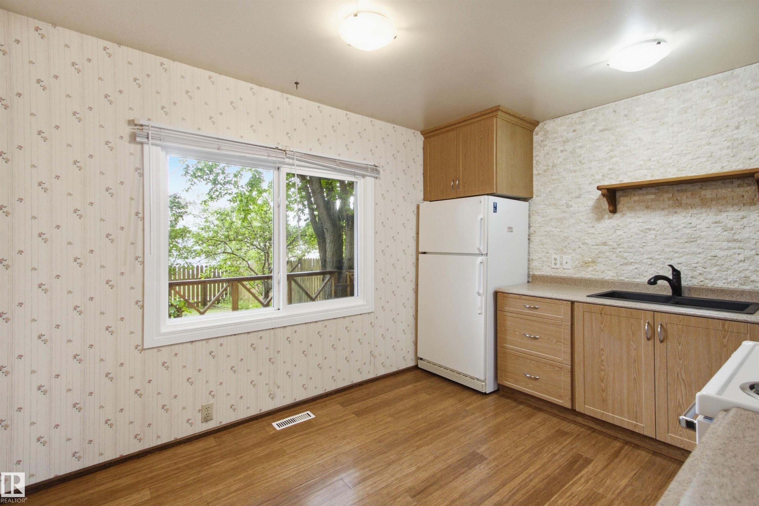 3310 48 Street, Edmonton, AB
