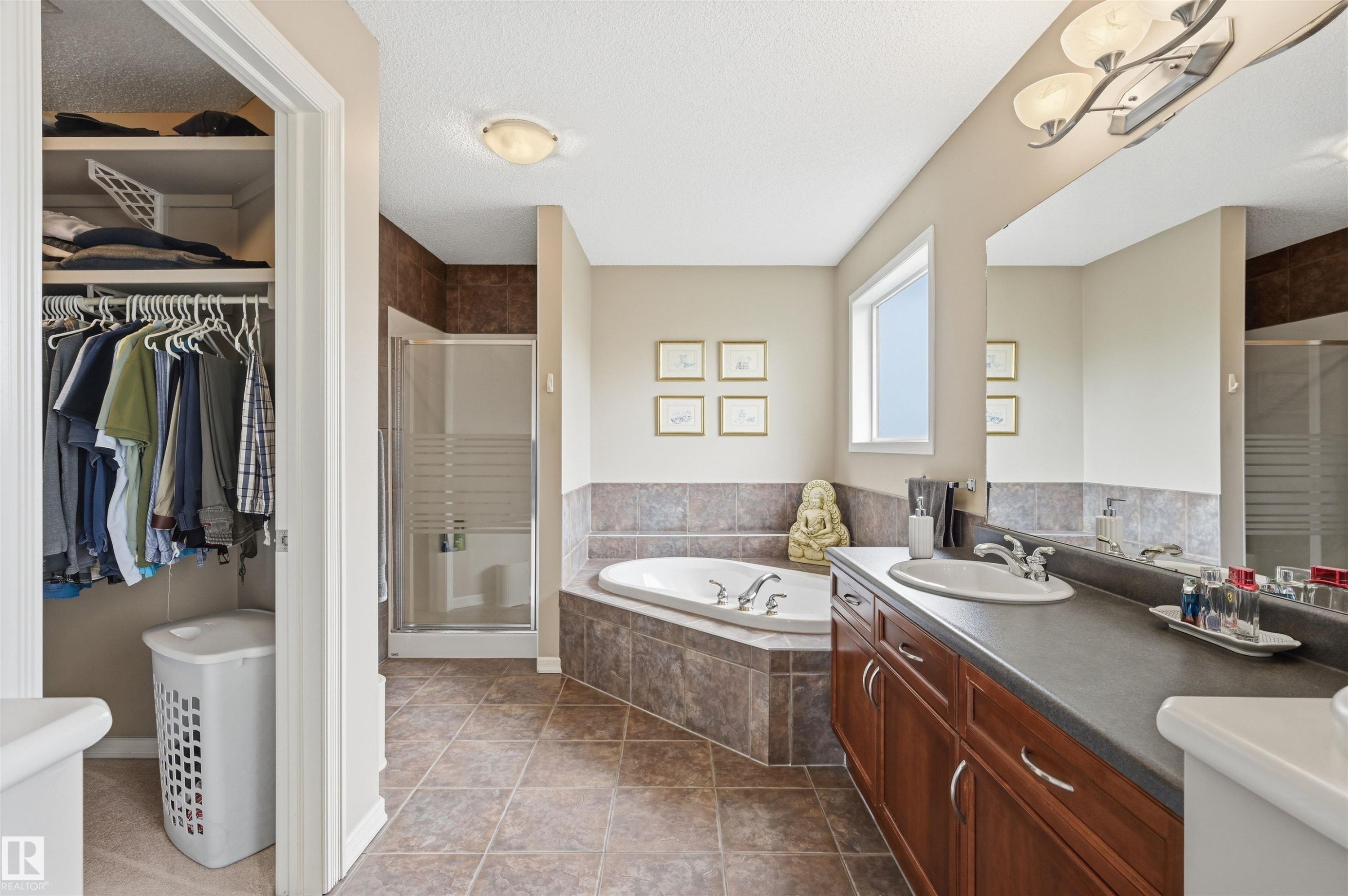 1 577 Butterworth Way, Edmonton, AB