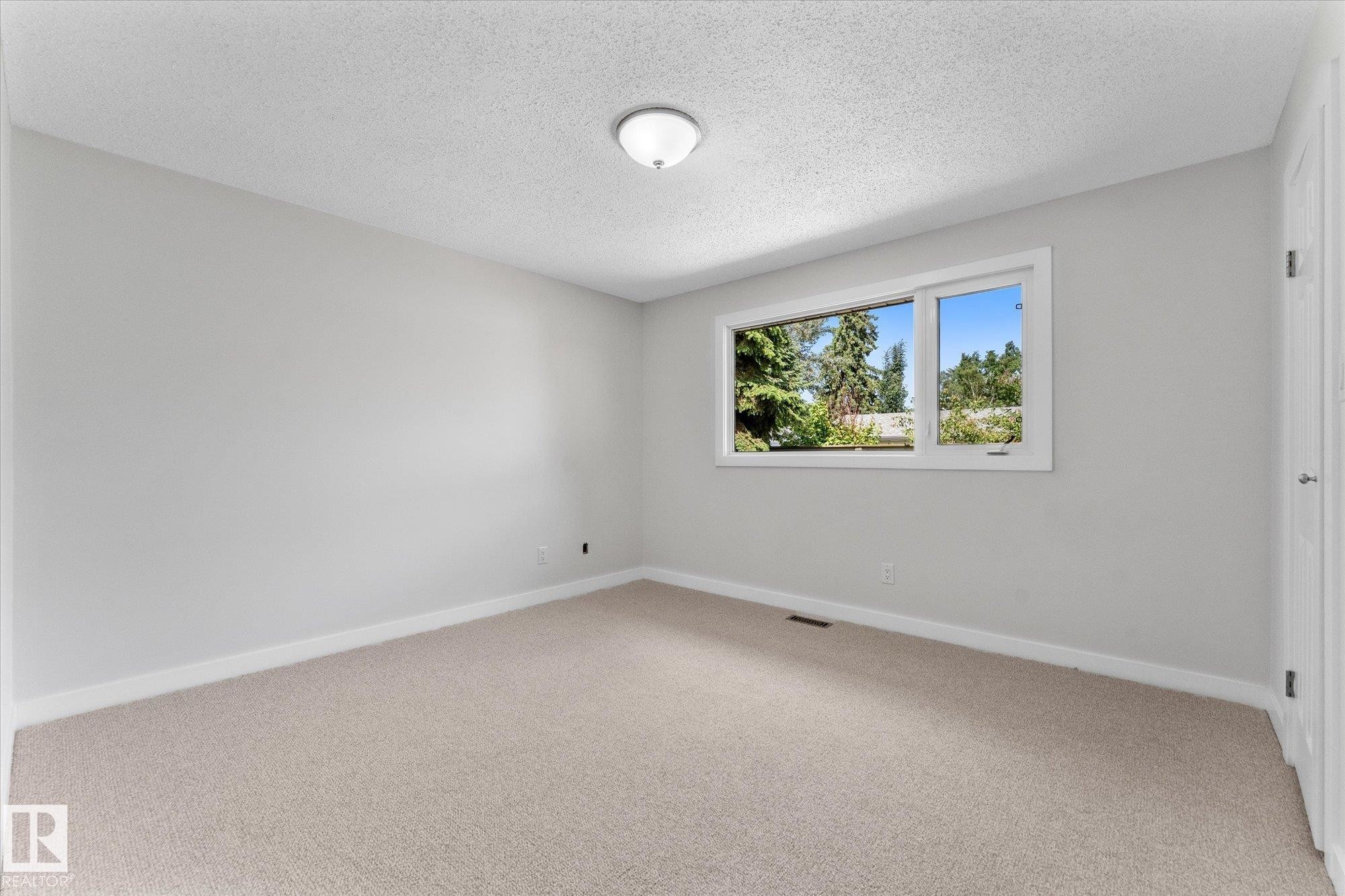 44 Arlington Drive, St. Albert, AB - Indoor Photo Showing Other Room