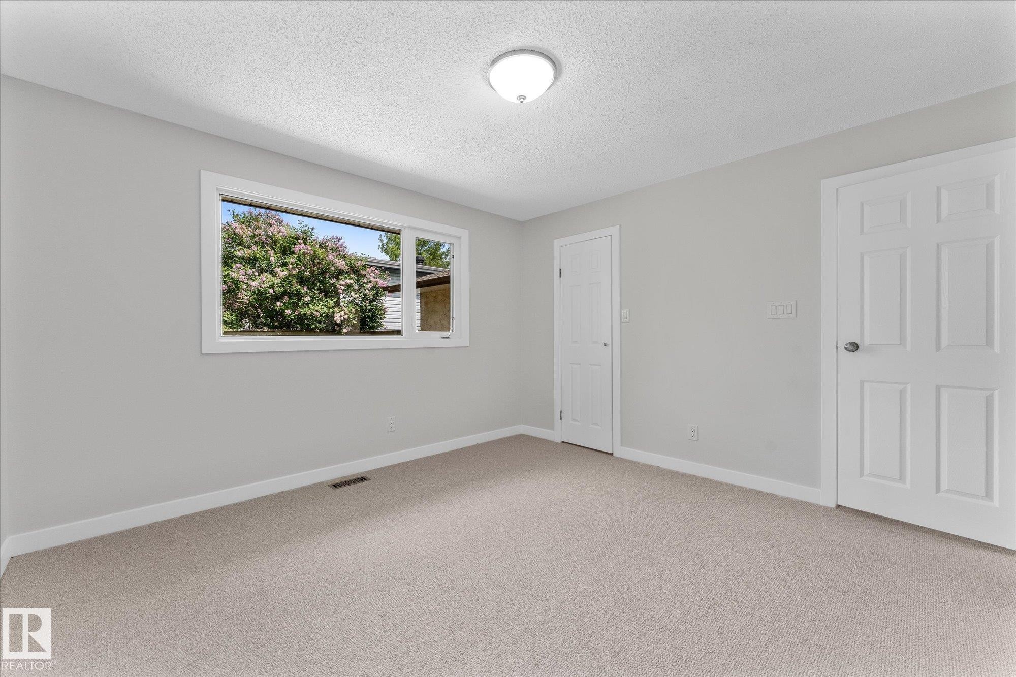 44 Arlington Drive, St. Albert, AB - Indoor Photo Showing Other Room