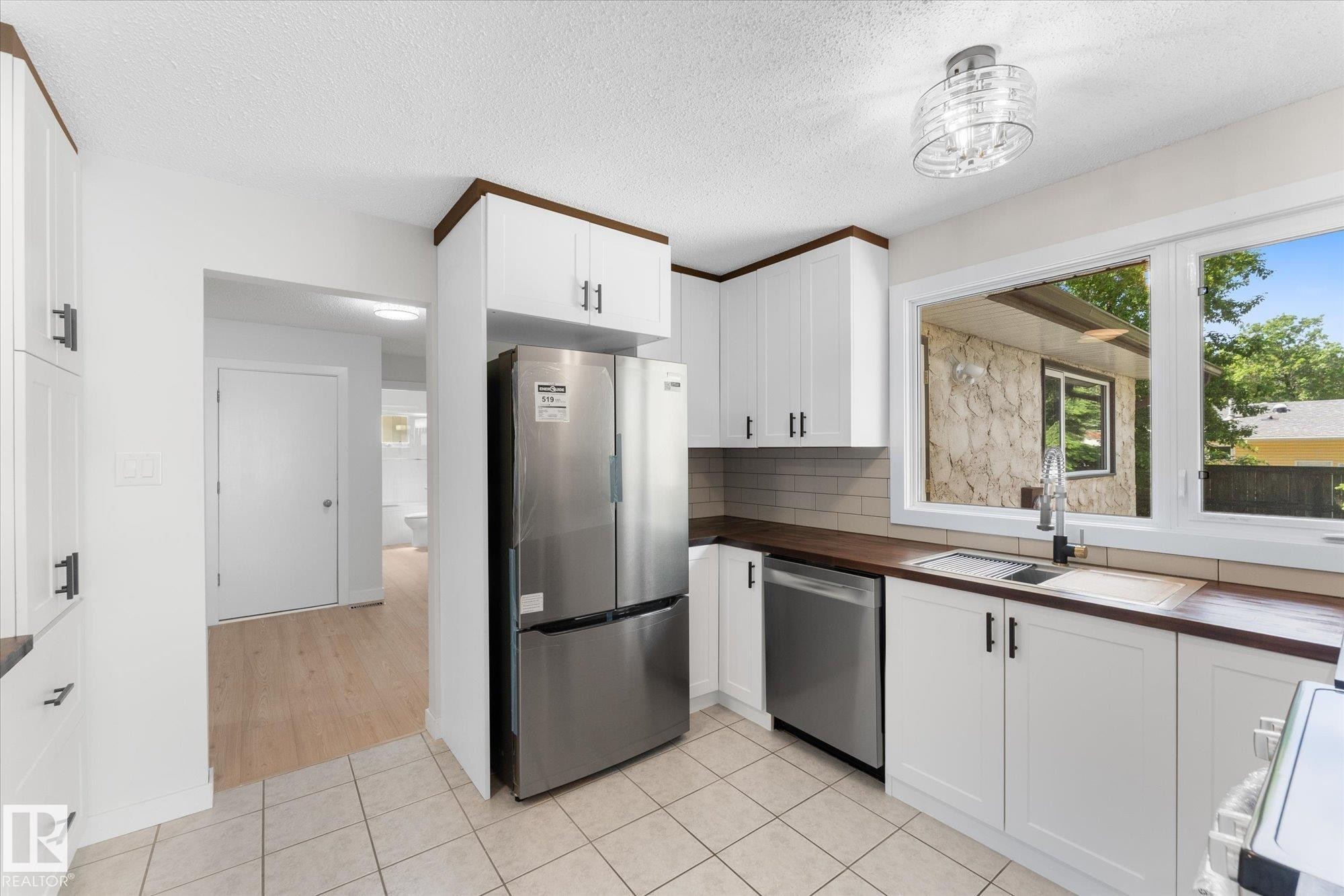 44 Arlington Drive, St. Albert, AB - Indoor Photo Showing Kitchen