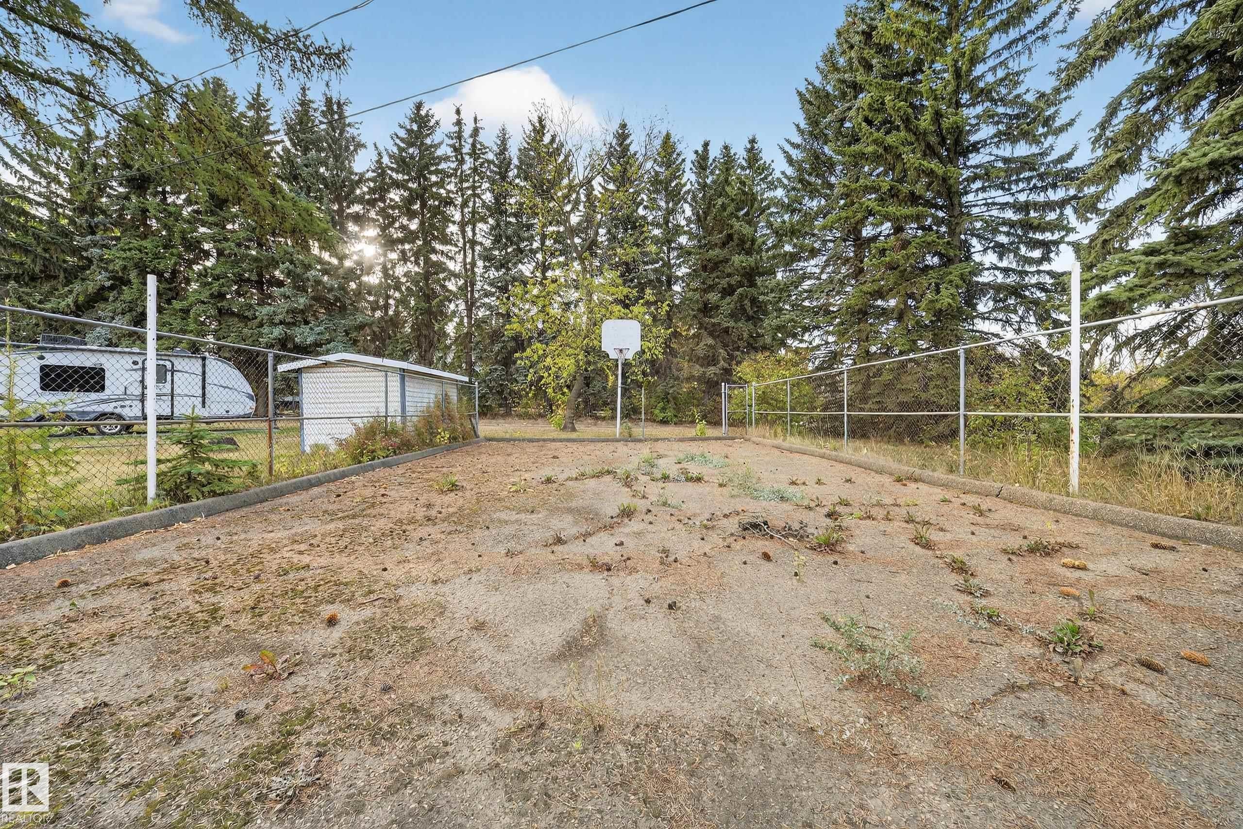 Fenced outdoor court area featuring a basketball hoop - 707 65 Avenue, Edmonton, AB