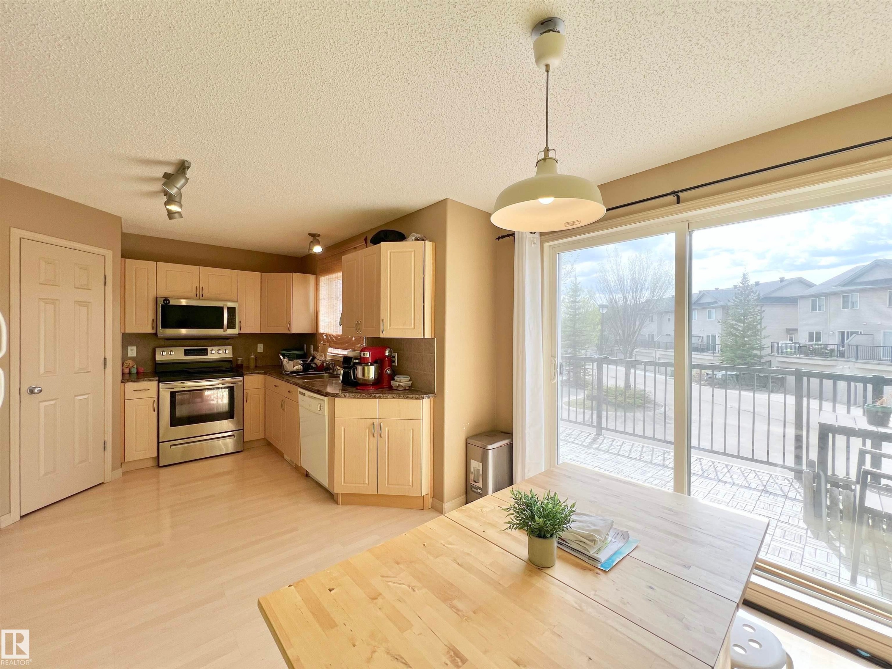 8 4755 Terwillegar Common, Edmonton, AB - Indoor Photo Showing Kitchen
