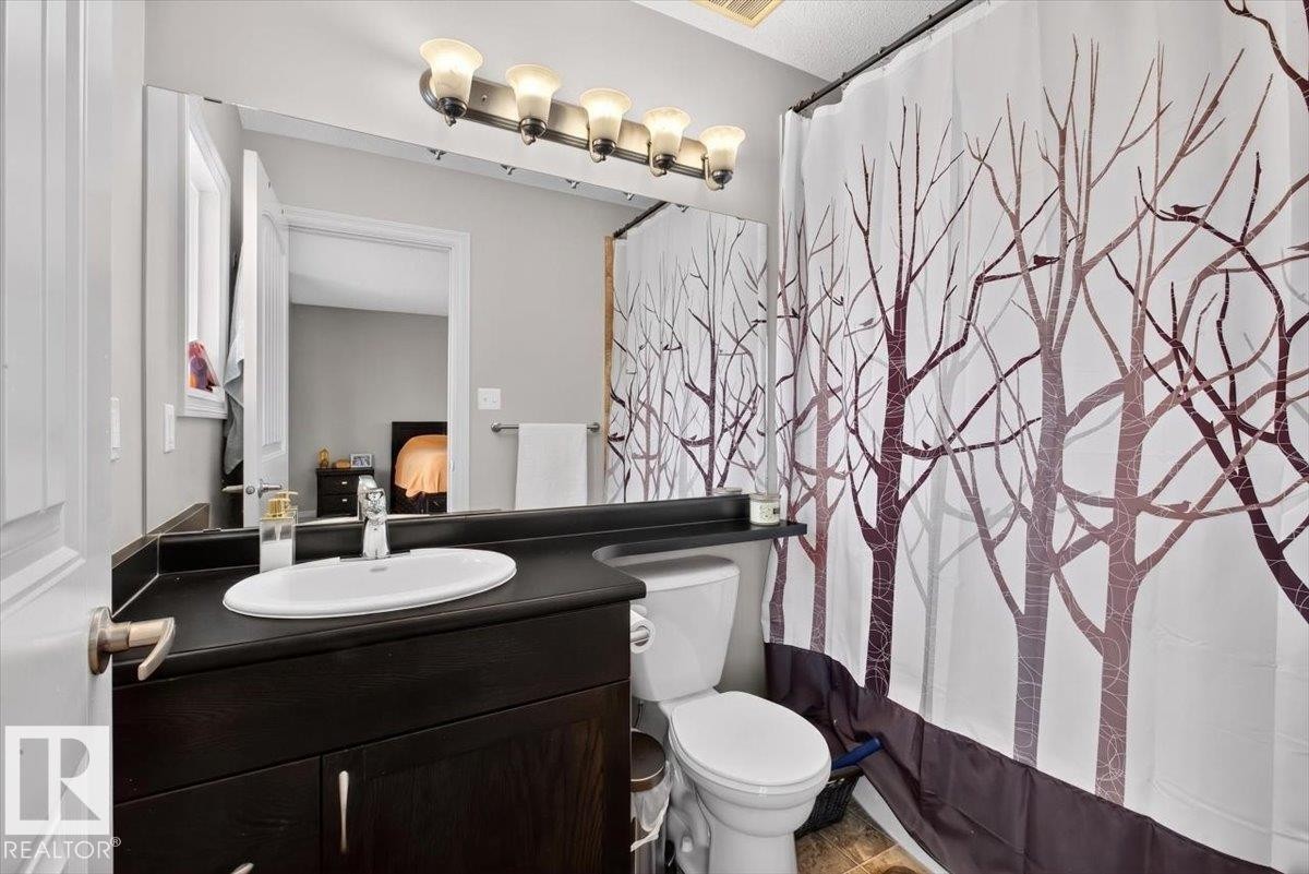 1107 35 Avenue, Edmonton, AB - Indoor Photo Showing Bathroom