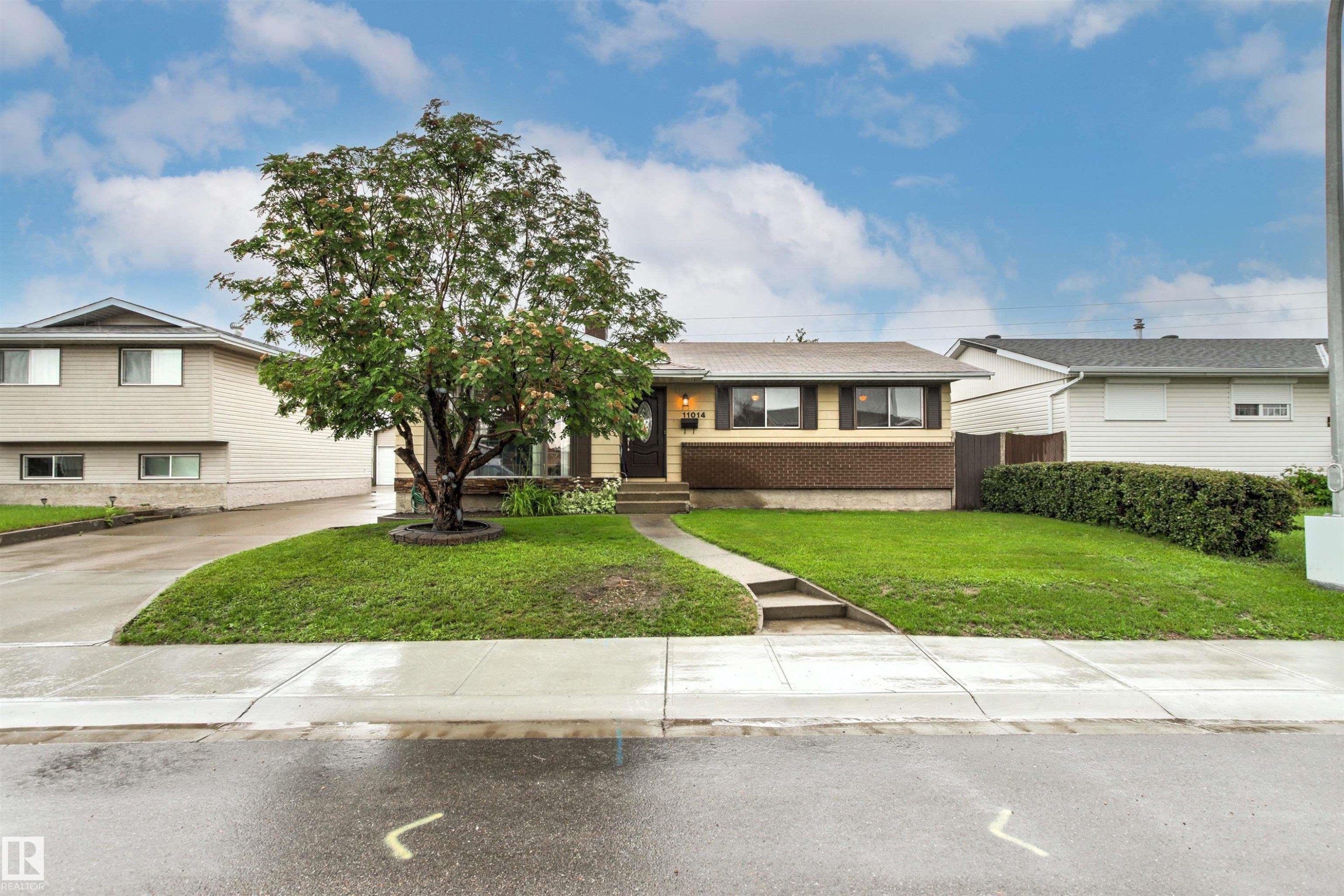 11014 163A Avenue, Edmonton, AB