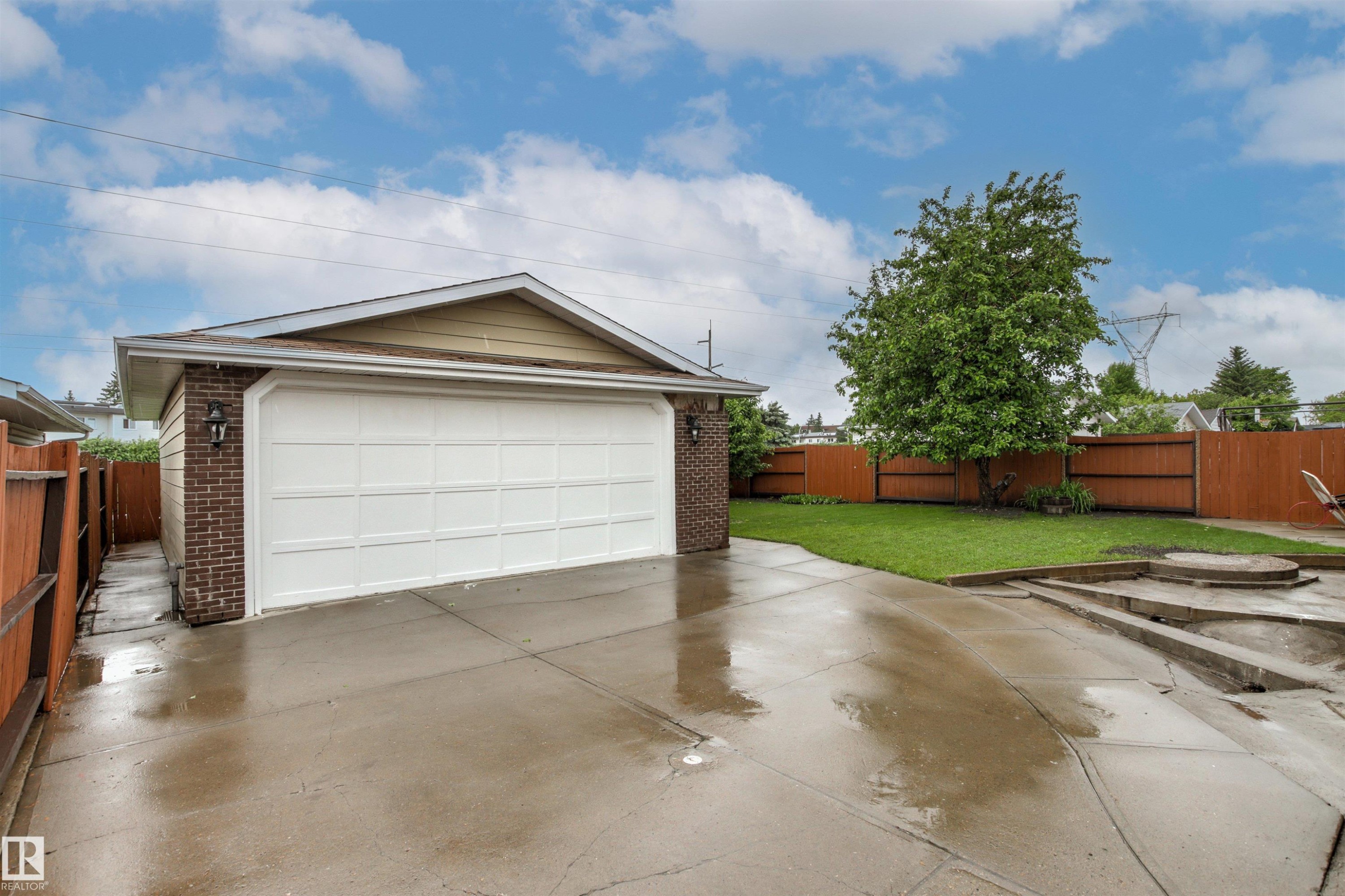 11014 163A Avenue, Edmonton, AB
