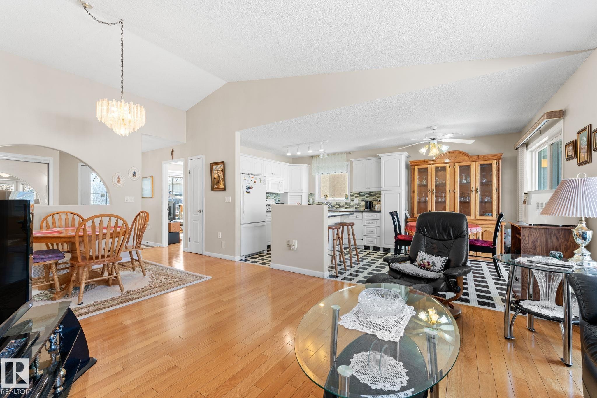 13308 155 Avenue Nw, Edmonton, AB - Indoor