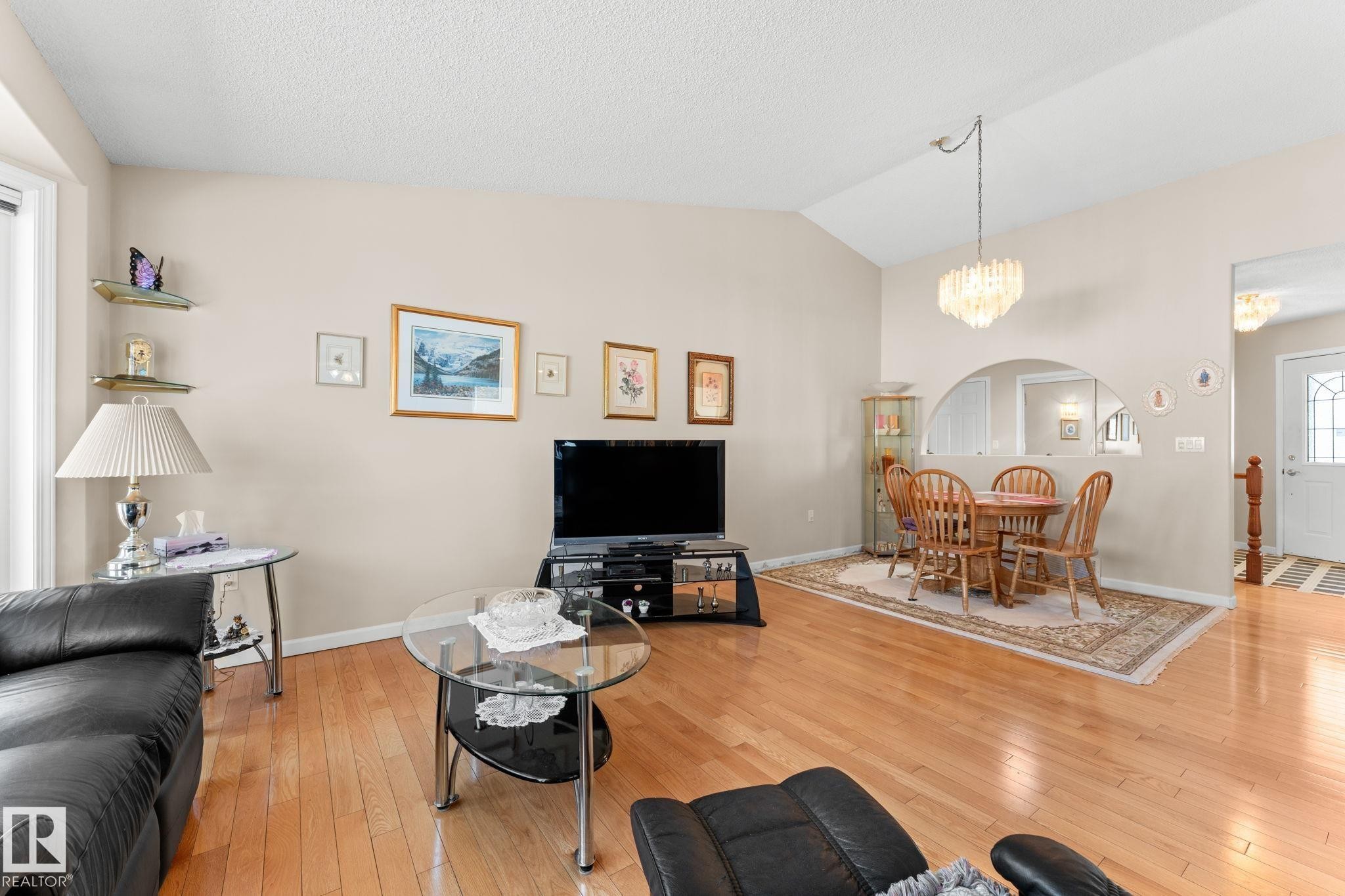 13308 155 Avenue Nw, Edmonton, AB - Indoor Photo Showing Living Room