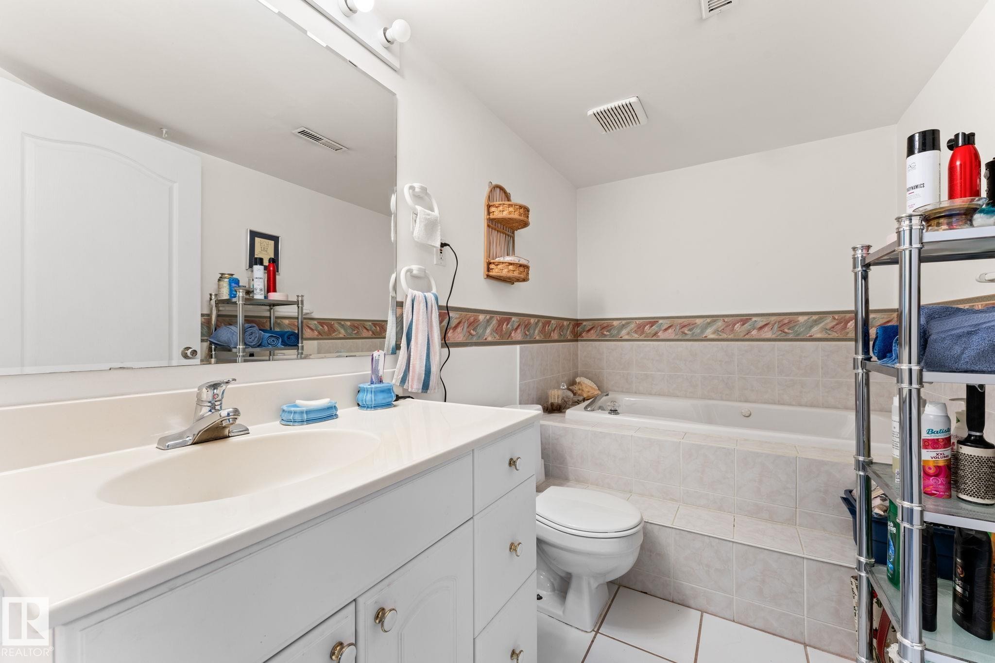 13308 155 Avenue Nw, Edmonton, AB - Indoor Photo Showing Bathroom