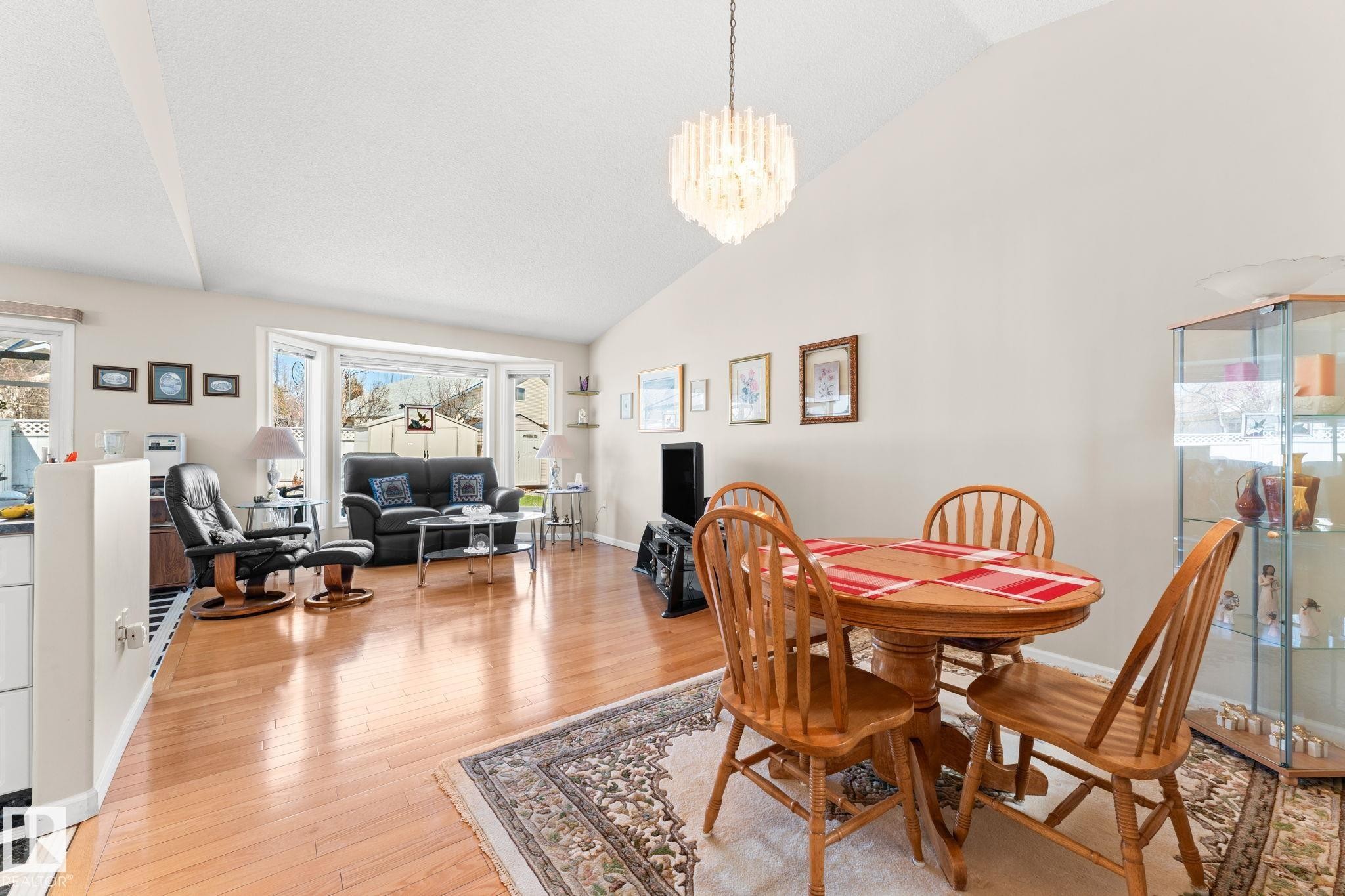 13308 155 Avenue Nw, Edmonton, AB - Indoor Photo Showing Dining Room