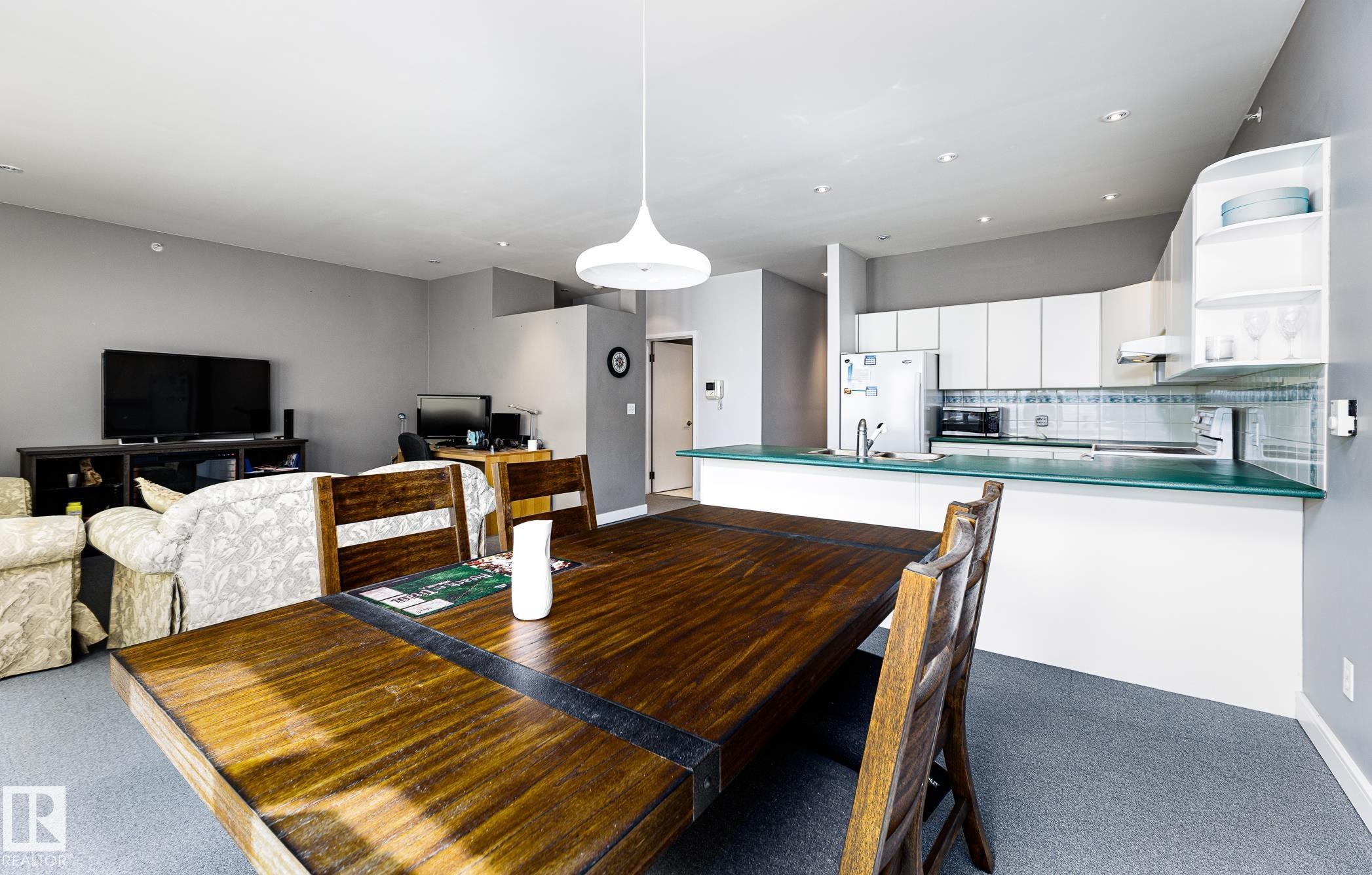 403 11415 100 Avenue, Edmonton, AB