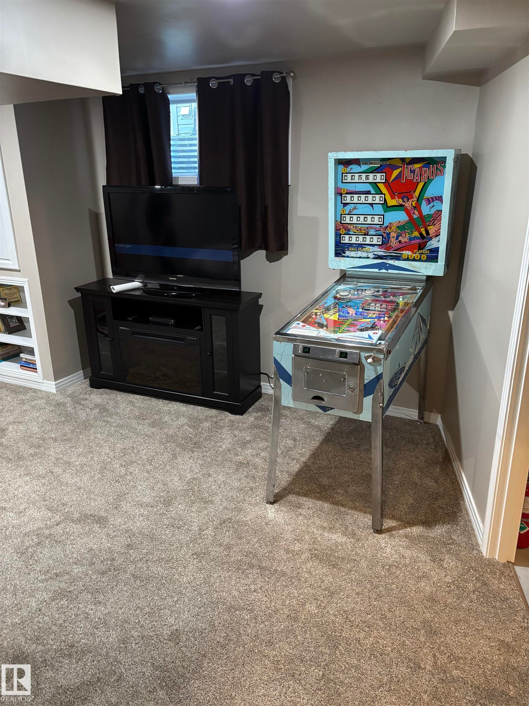3039 Harvey Cr Nw, Edmonton, AB - Indoor Photo Showing Other Room