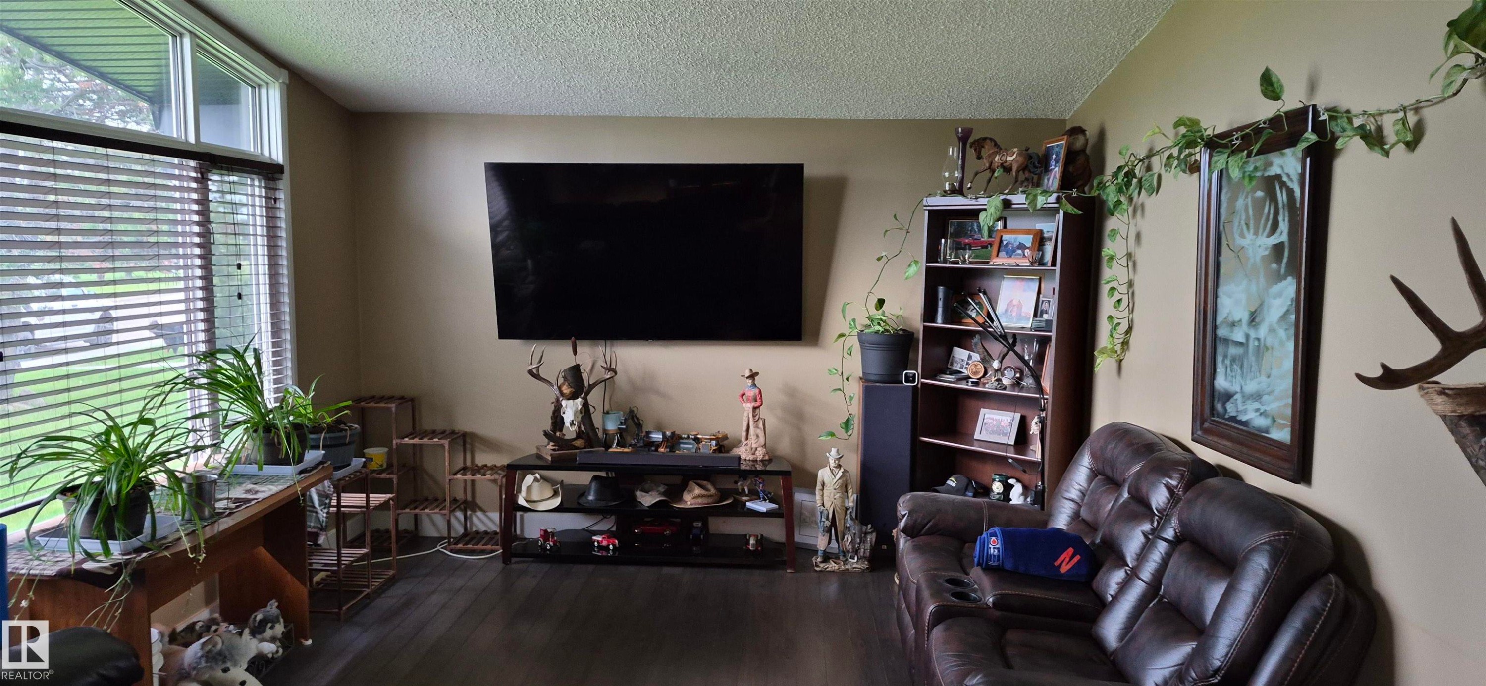 Living room - 10523 105 Street, Westlock, AB