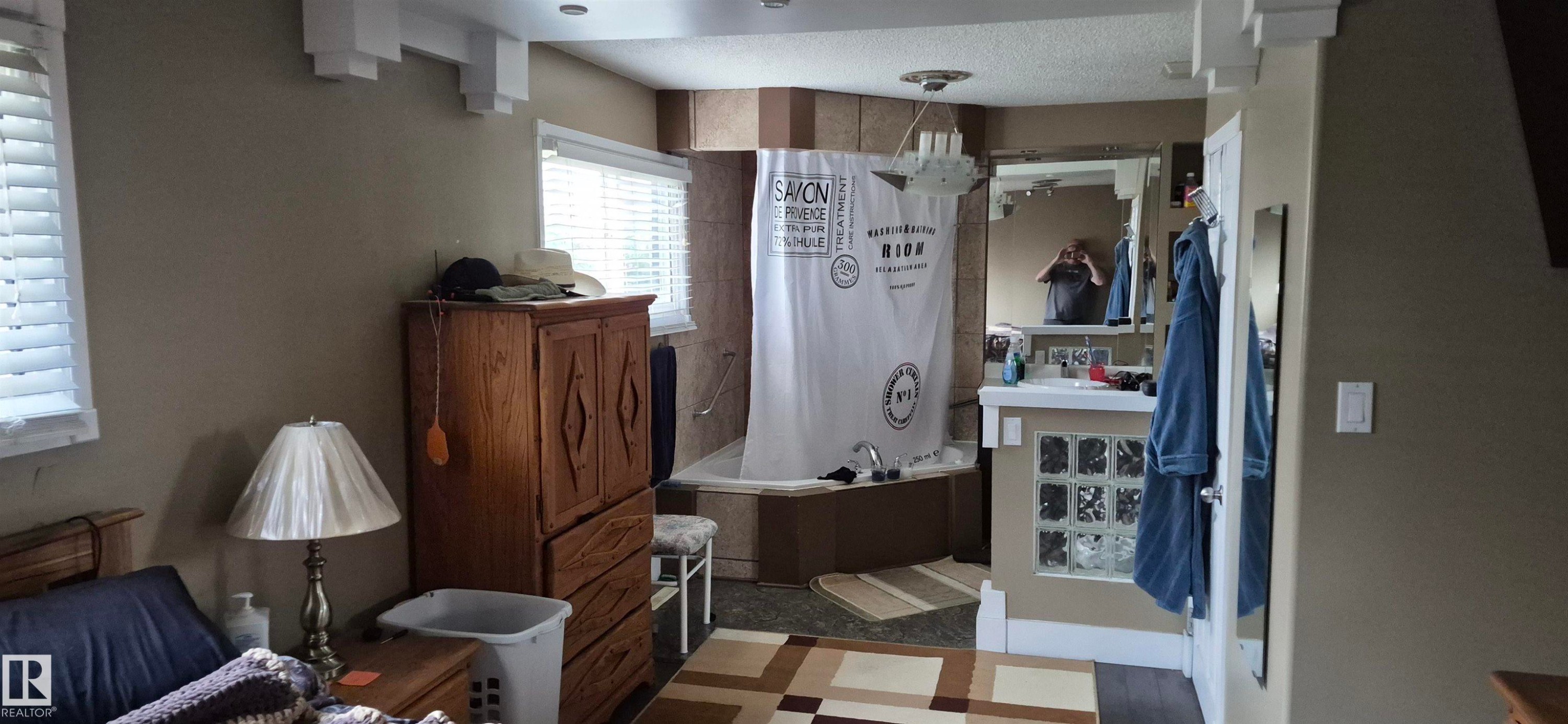 Bathroom - 10523 105 Street, Westlock, AB